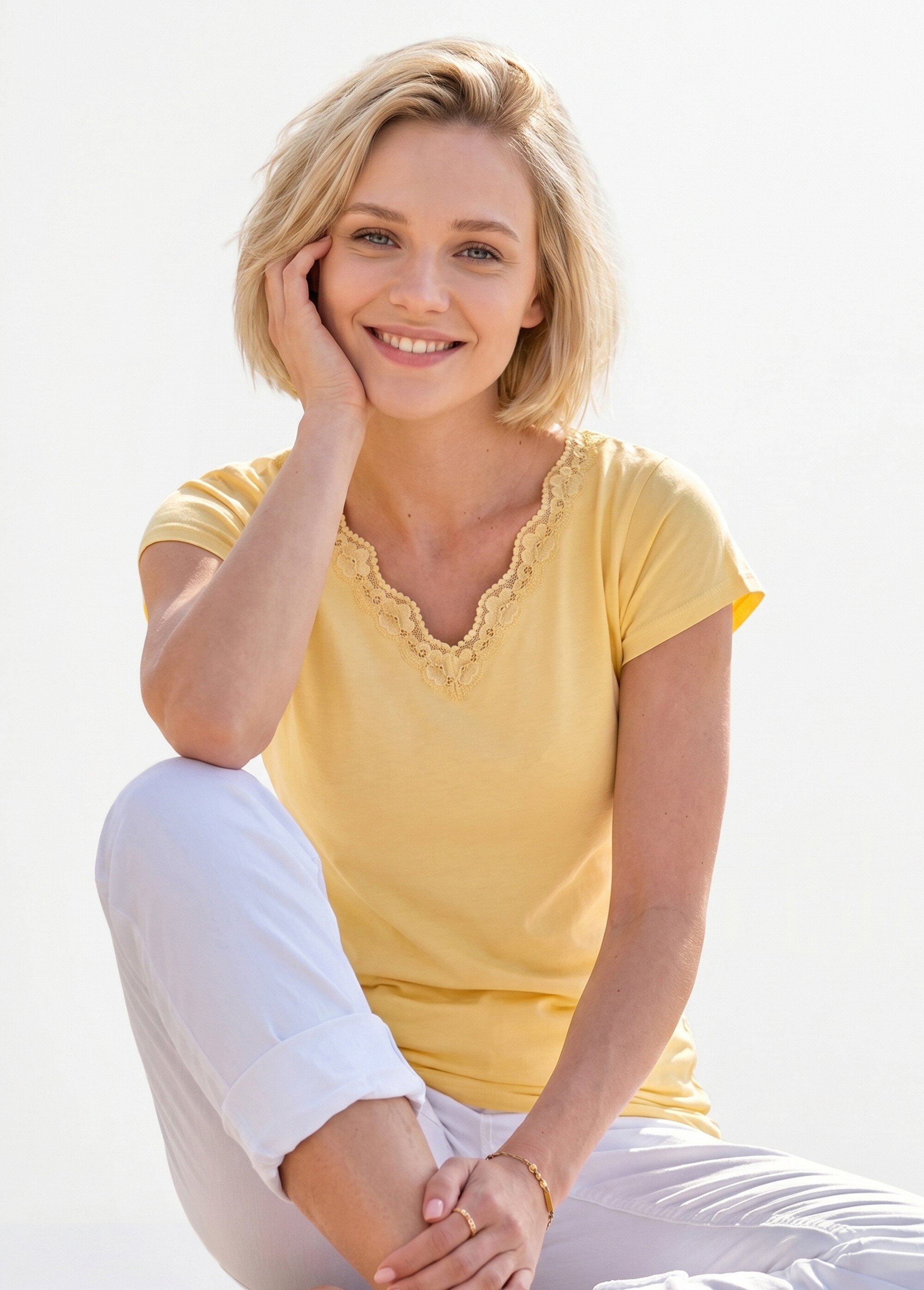 T-shirt court extensible dentelle Femme Jaune CARACAS MV1
