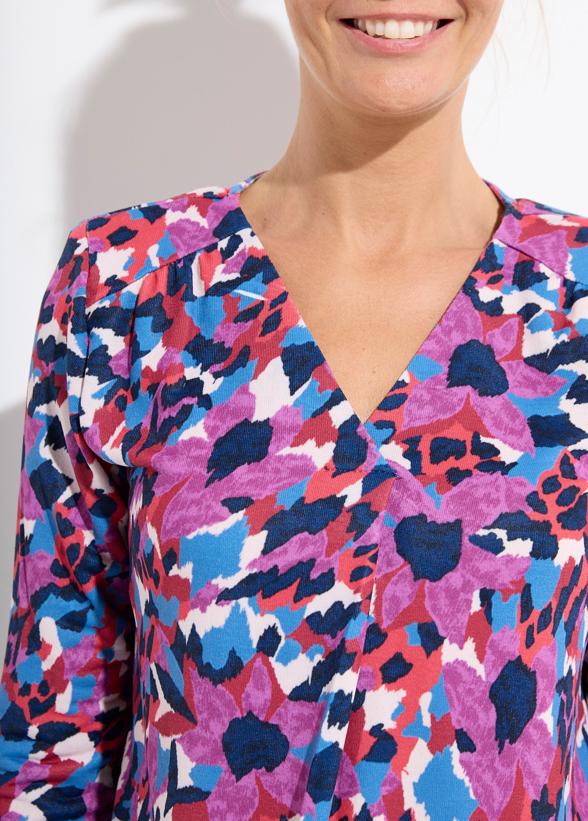 T-shirt chaud évasé col V imprimé multicolore