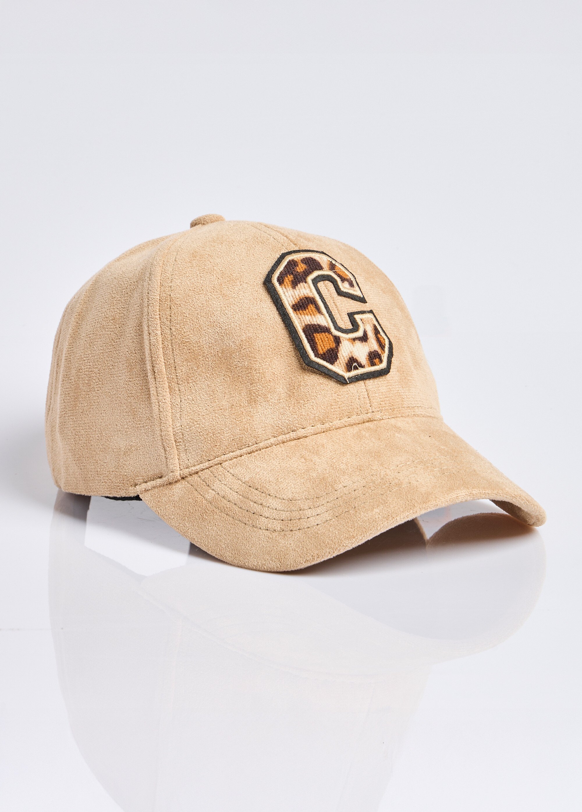 Casquette en simili daim, détail léopard