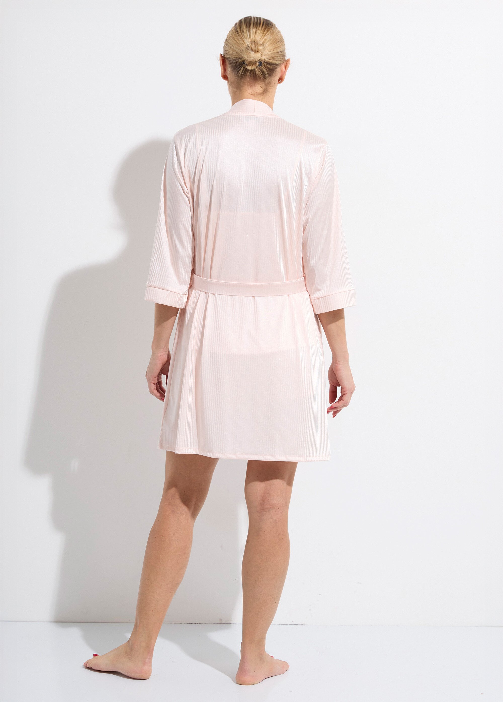 Déshabillé chic en satin rayé
