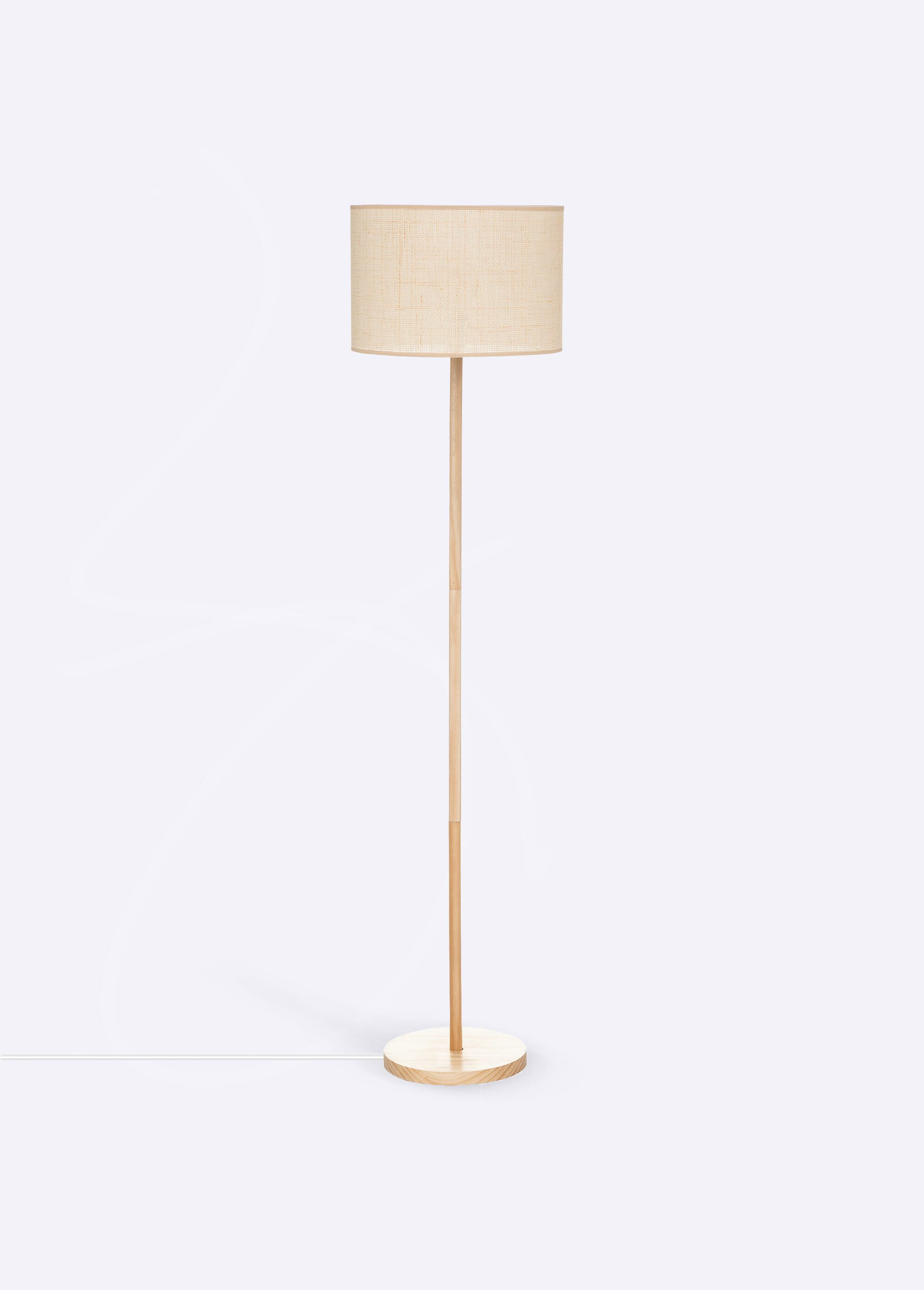 Lampadaire en bois, abat jour en paille