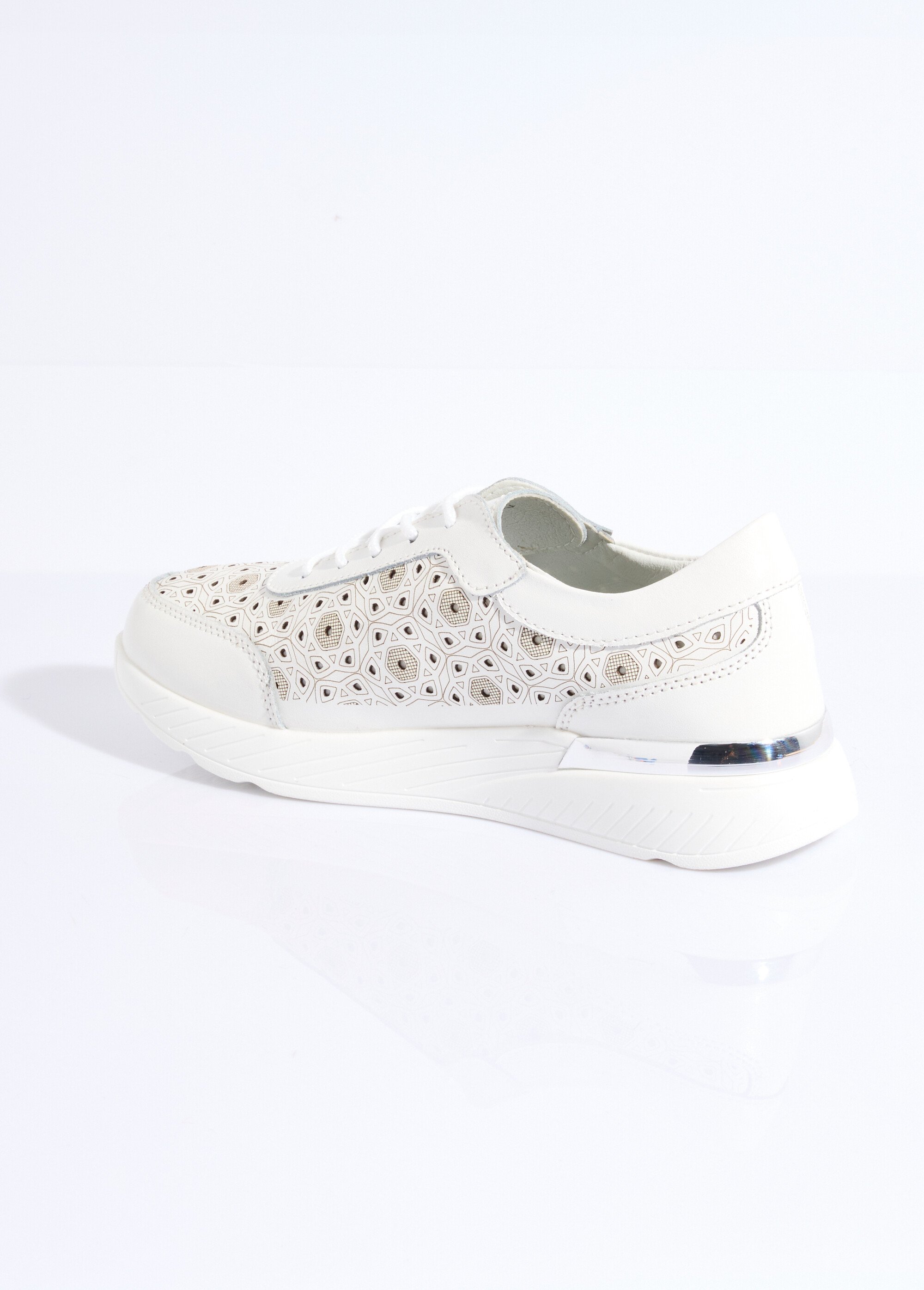 Baskets à lacets perforations fleuries Femme Blanc LBS-5105 DO1