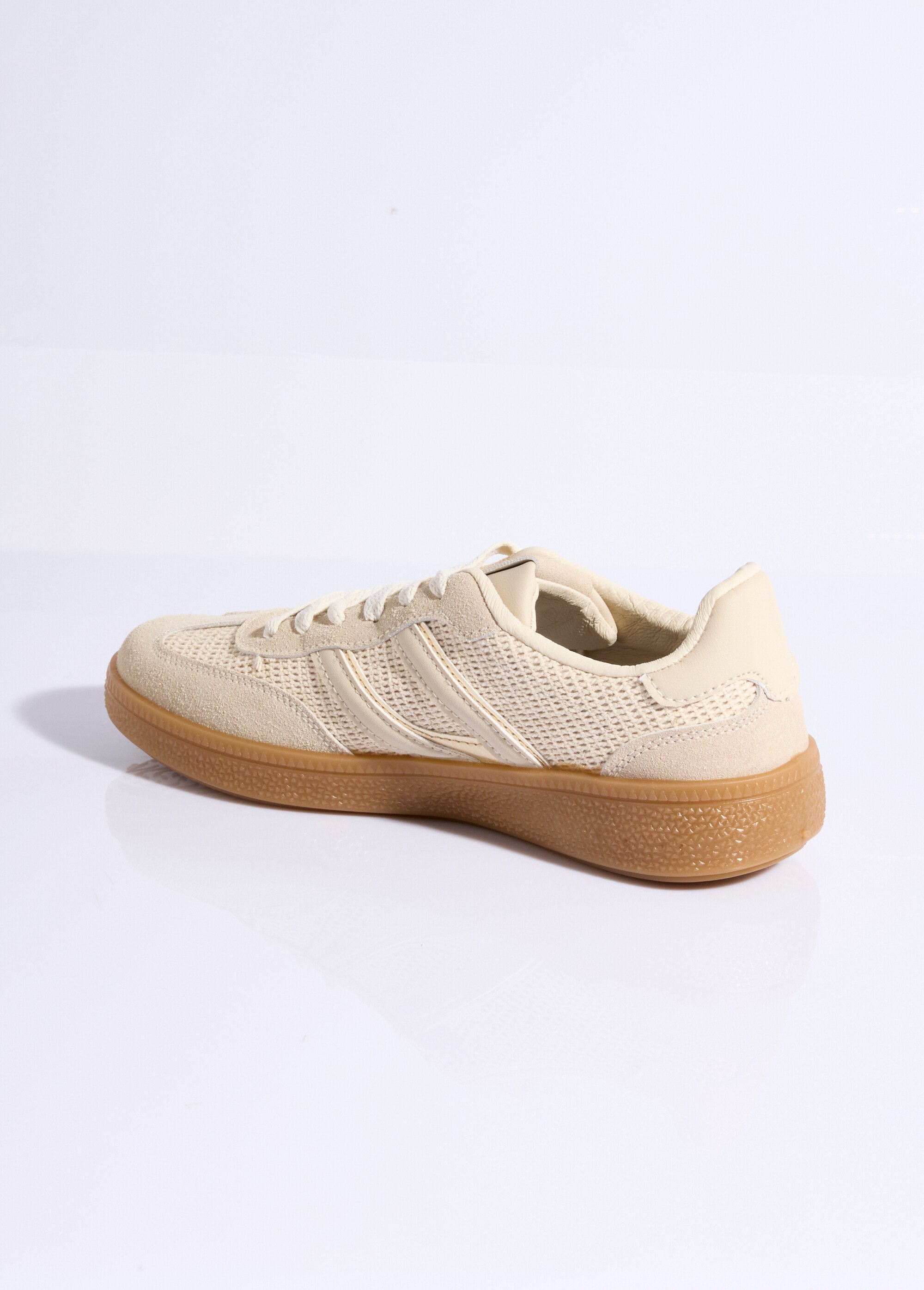 Baskets multimatières + 3 paires lacets