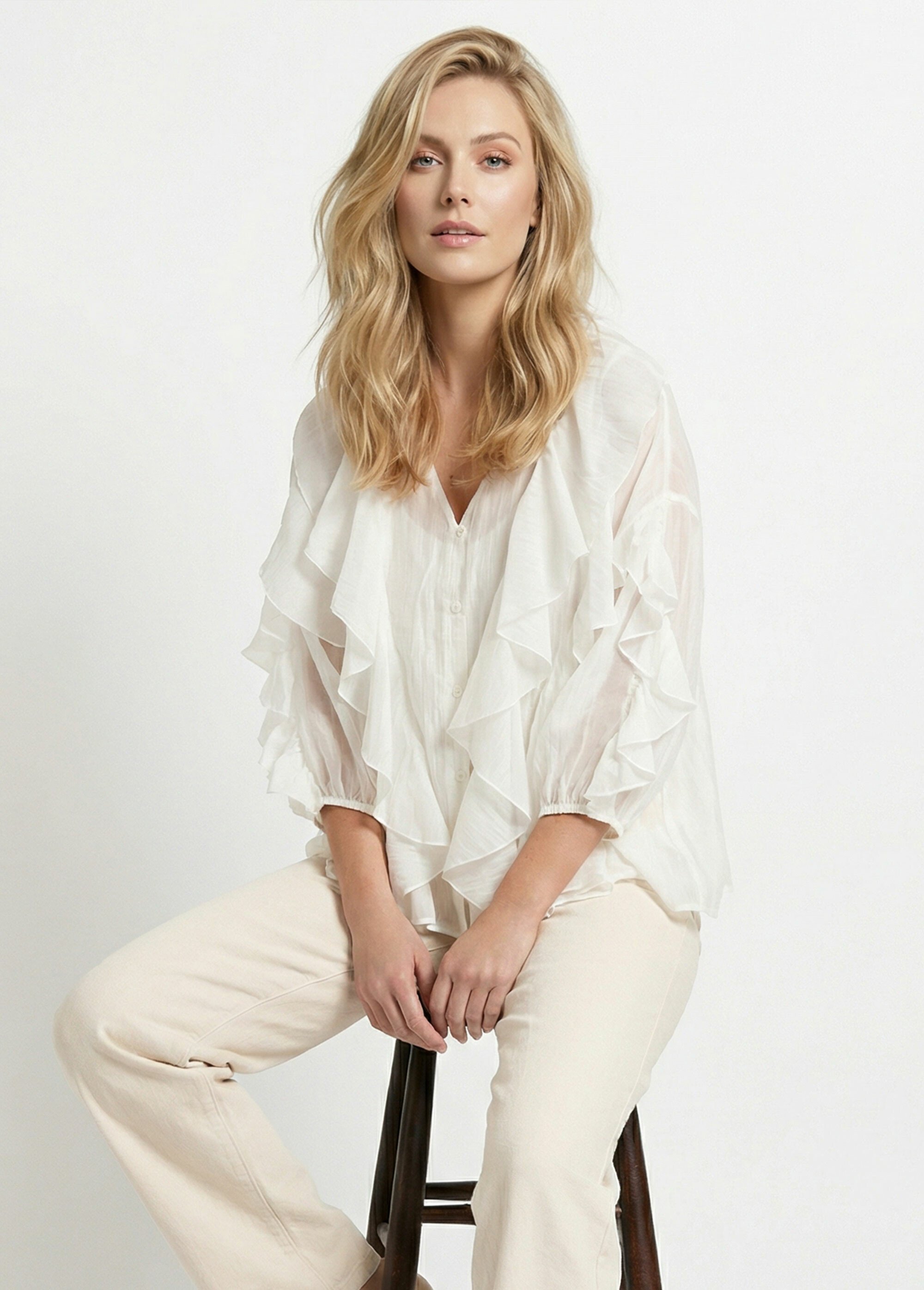 Blouse col V boutonnée à volants