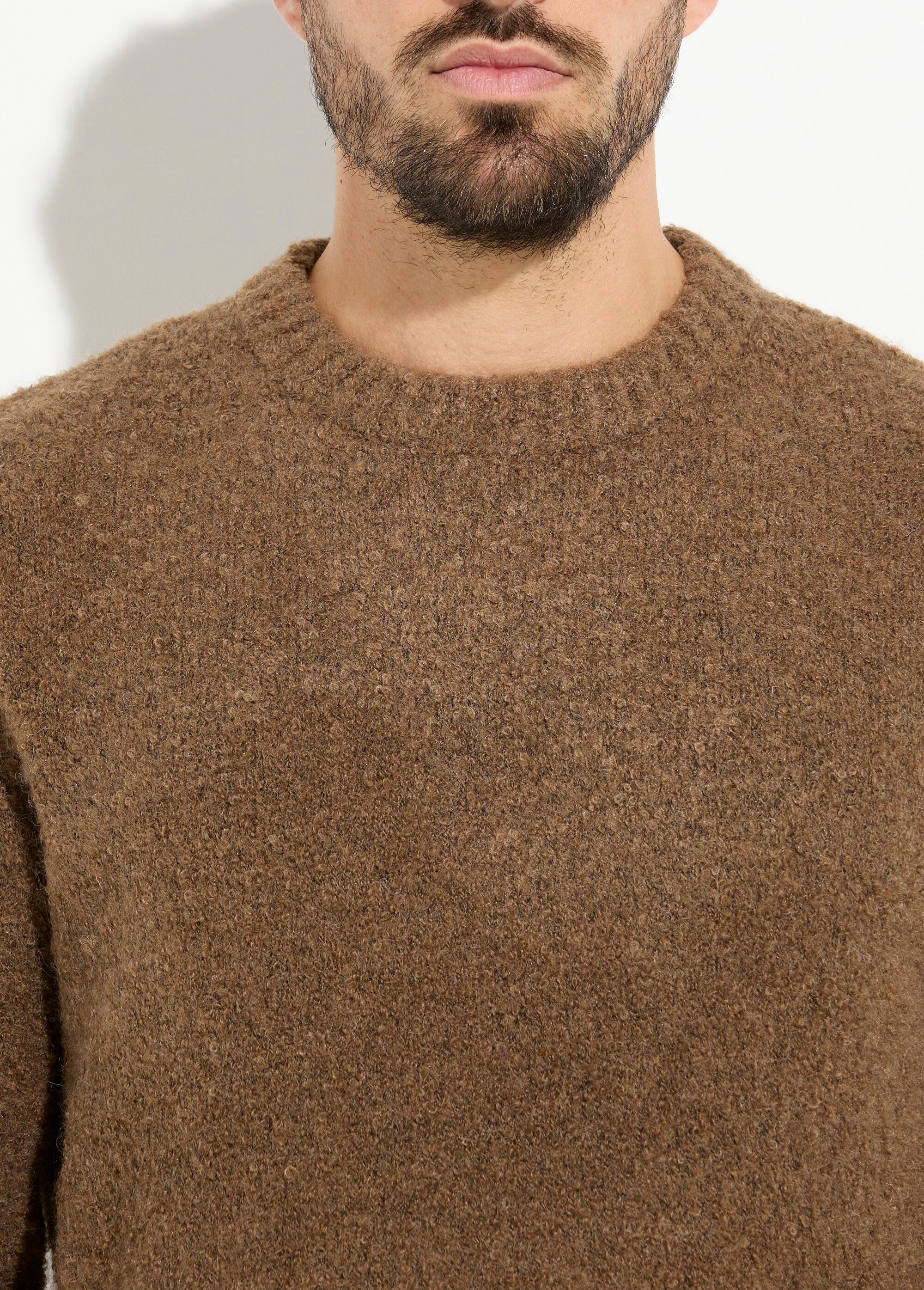 Pull col rond chaud avec de la laine