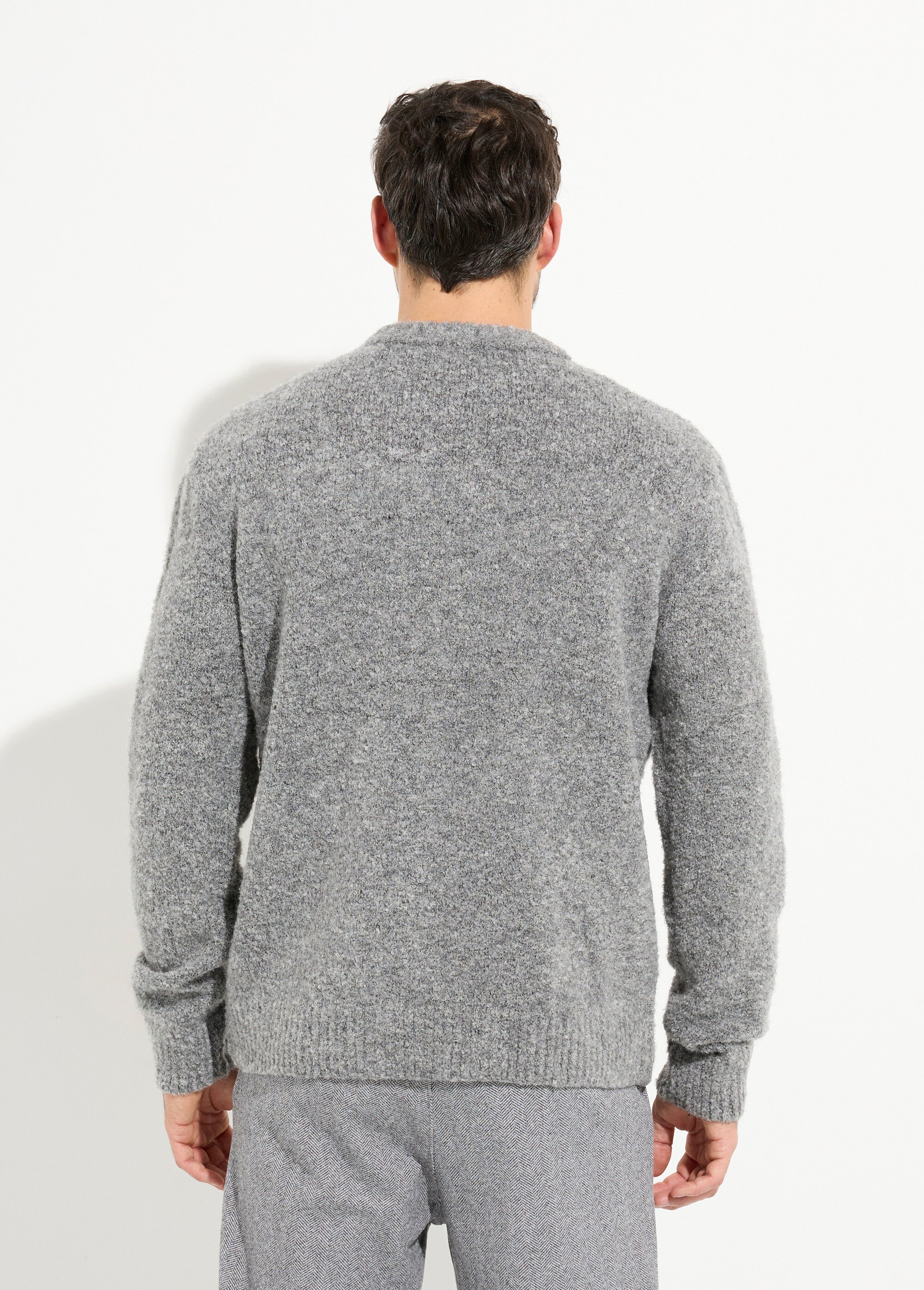Pull col rond chaud avec de la laine