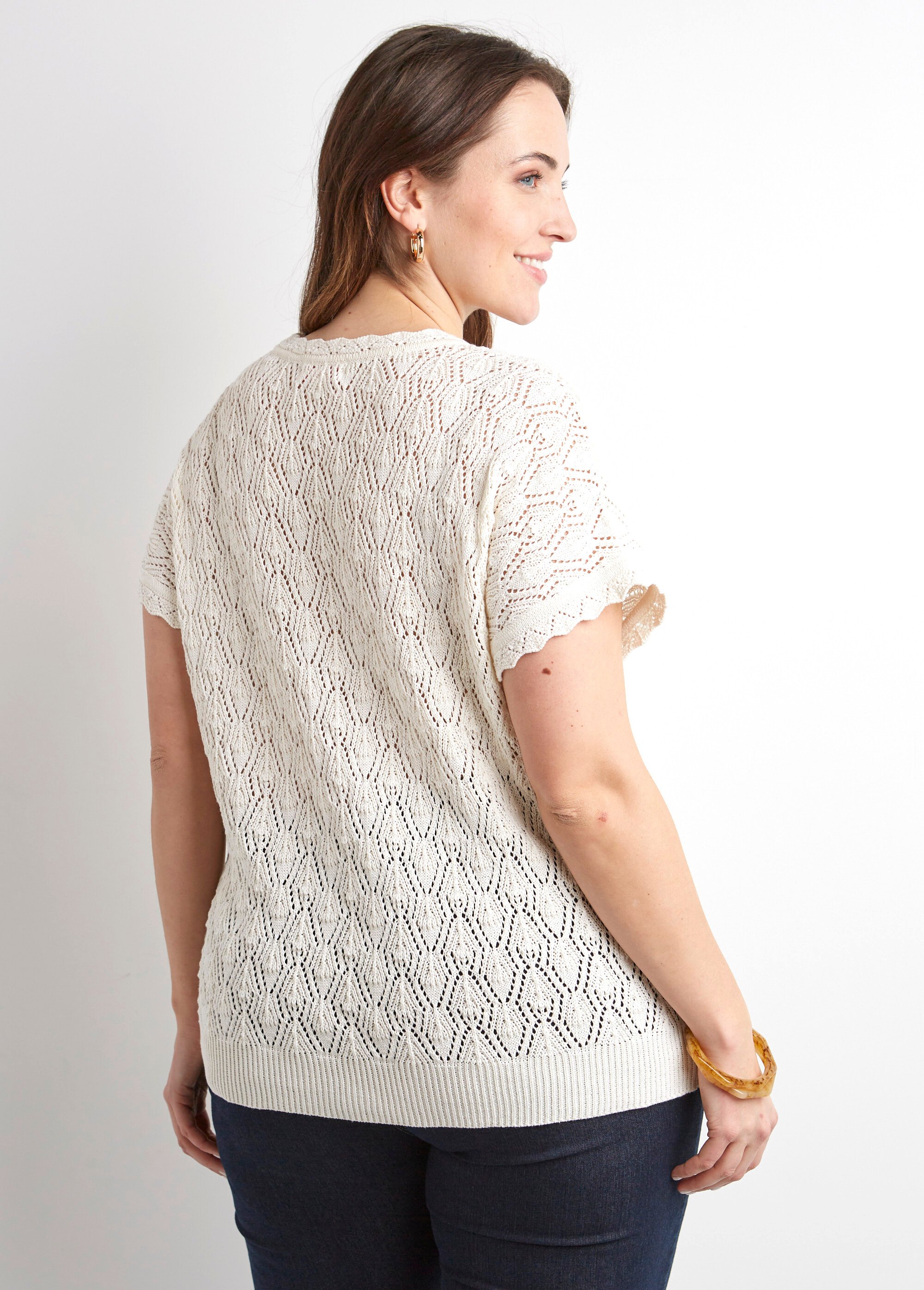 Pull coton court col rond ajouré effet crochet
