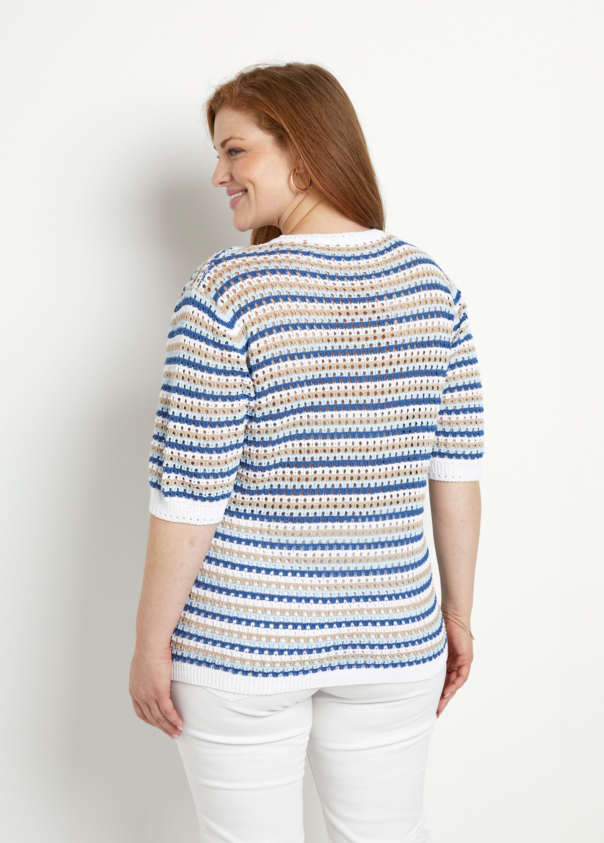 Pull doux rayé ajouré court manches courtes