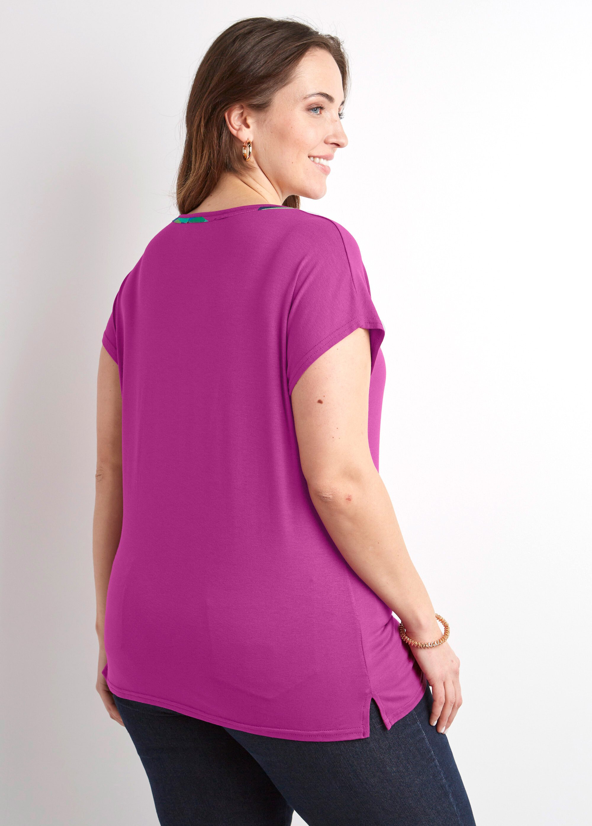 T-shirt long col rond uni ou imprimé manches courtes