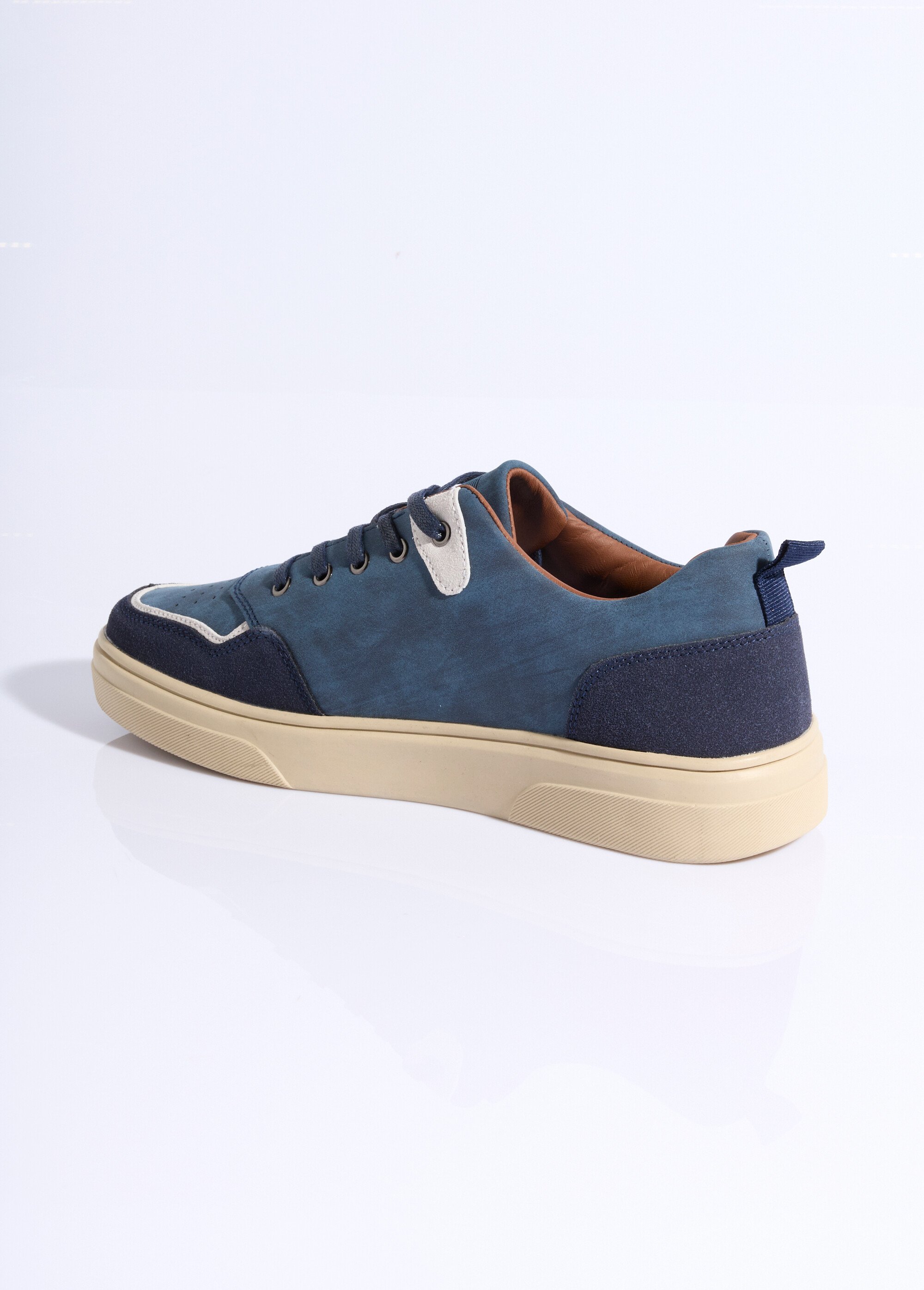 Baskets plates casual chic en suédine