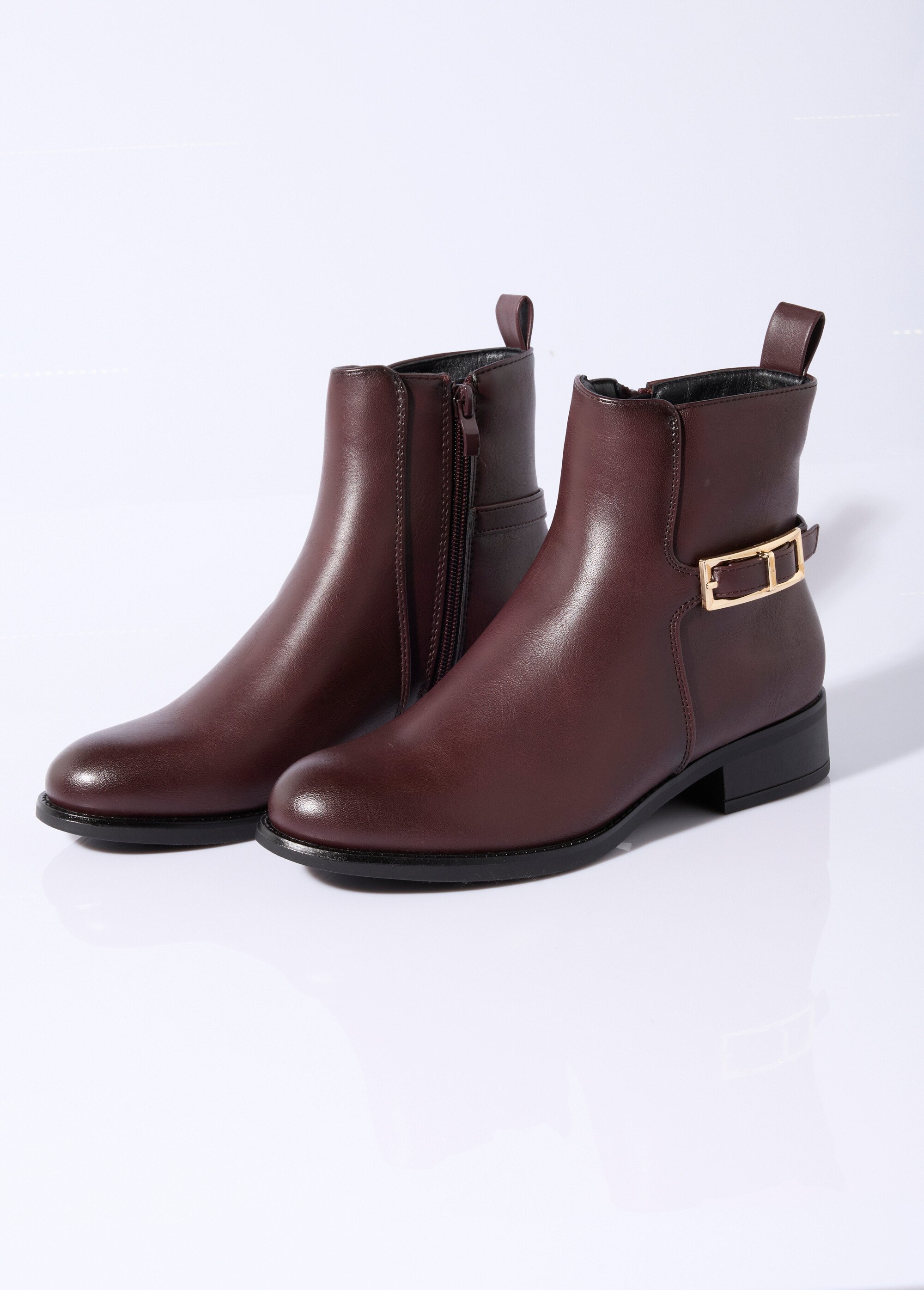 Bottines plates chic avec bride métal