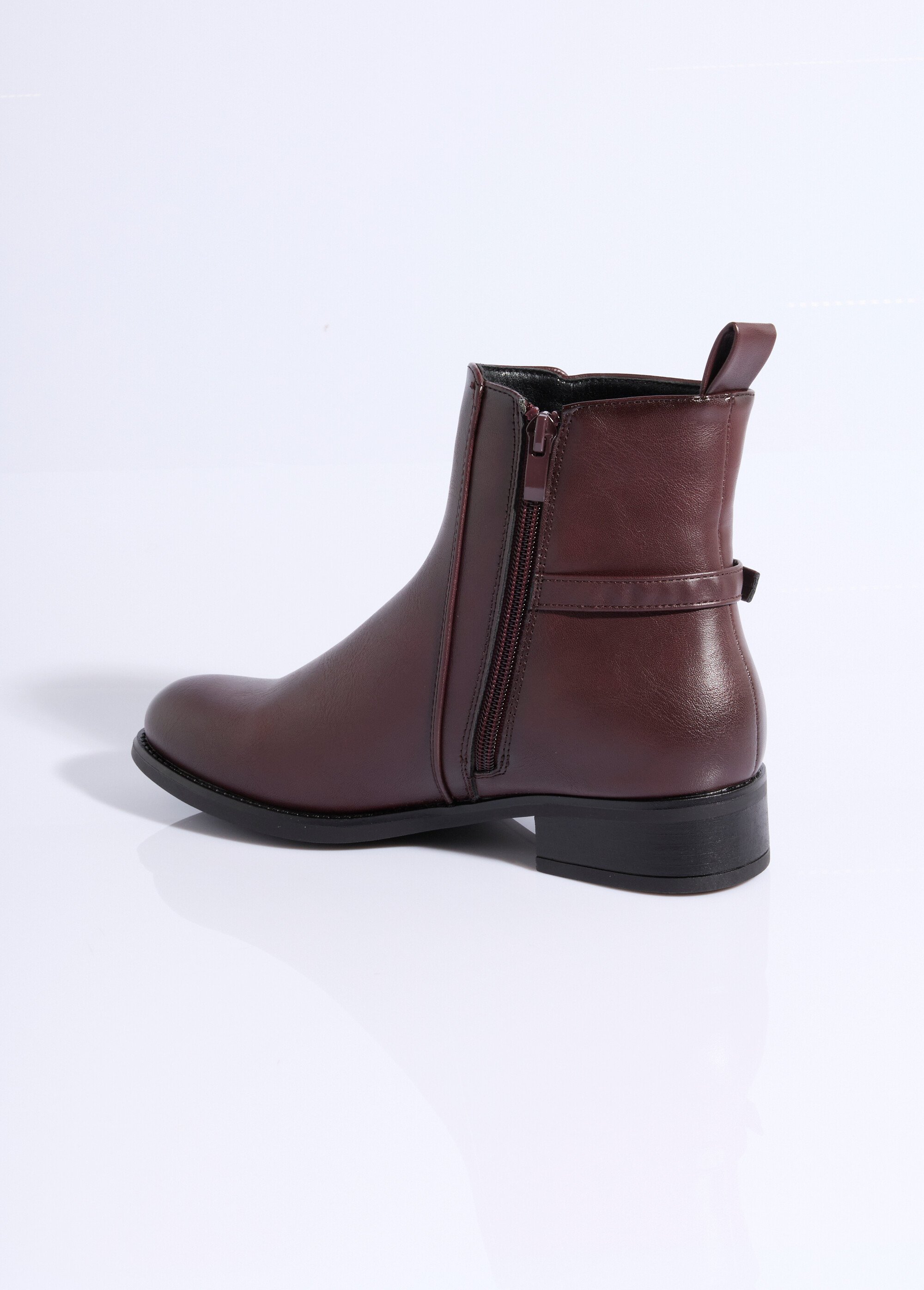 Bottines plates chic avec bride métal