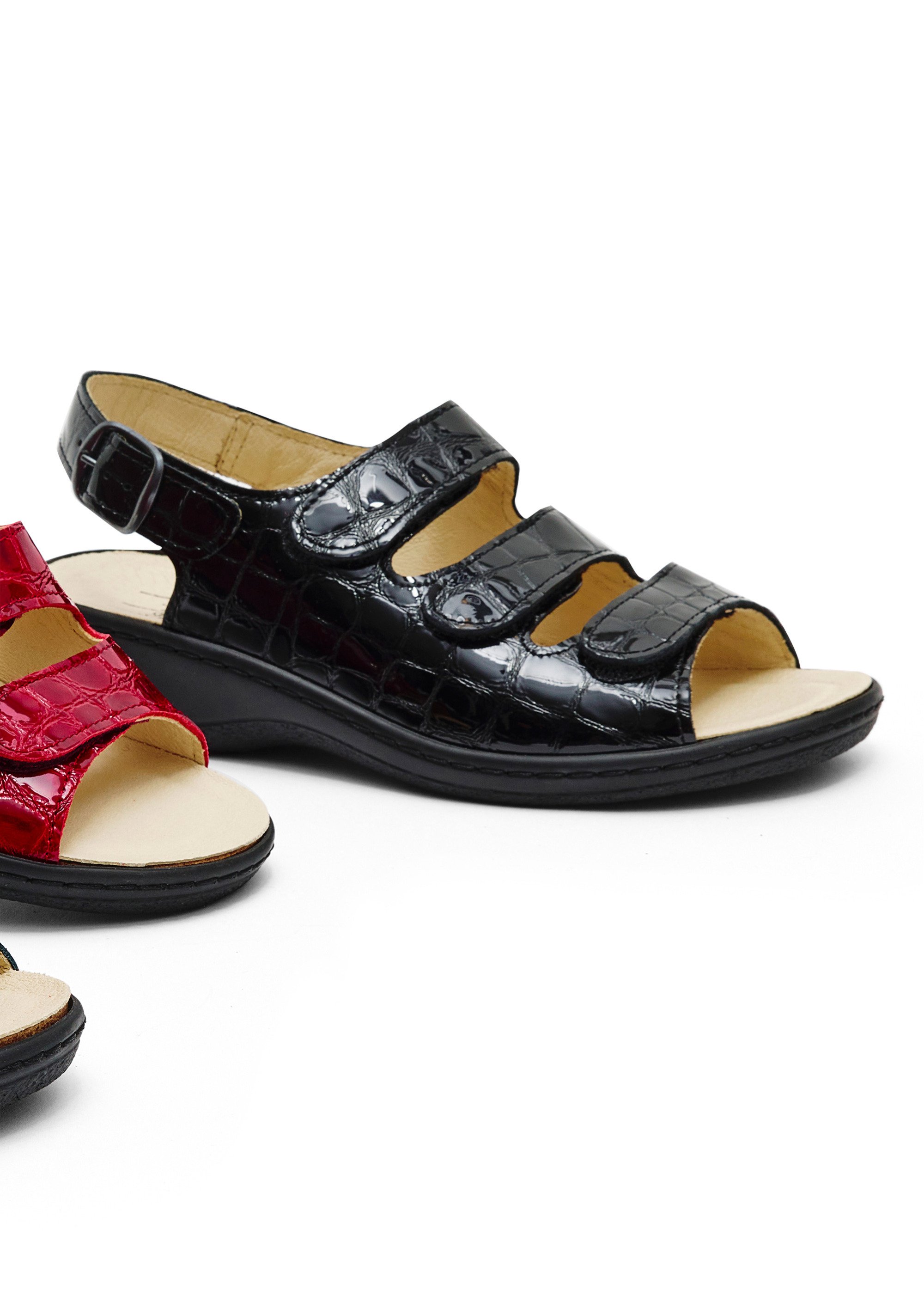Sandale grande largeur scratchée cuir