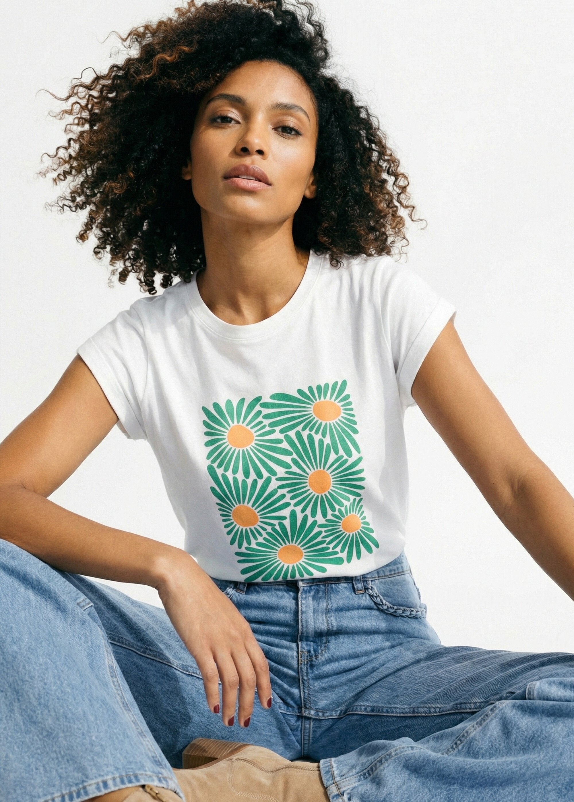 T-shirt col rond avec fleurs stylisées