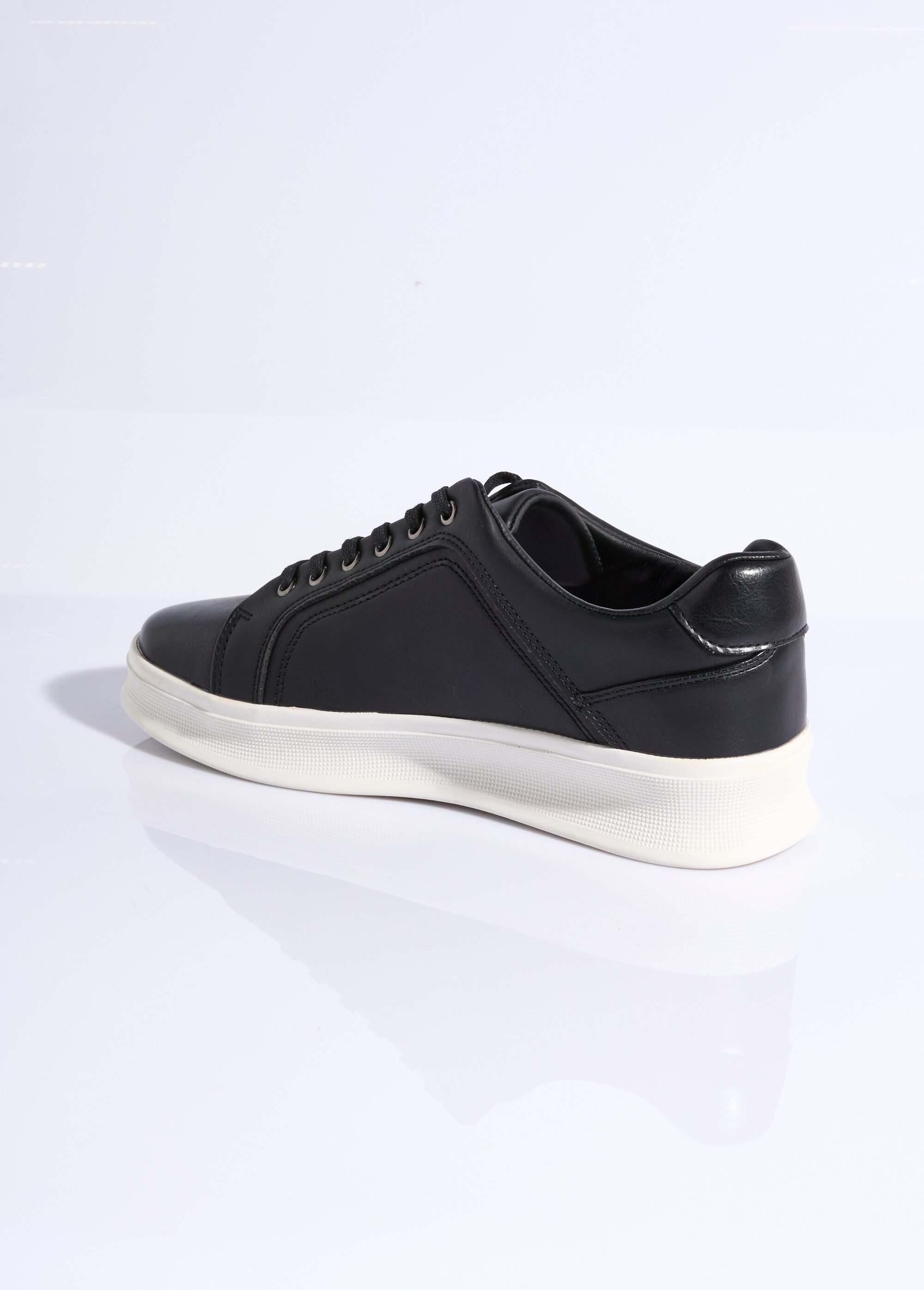 Baskets style épuré avec lacets cirés Homme Noir LBS-FTK9185 DO1