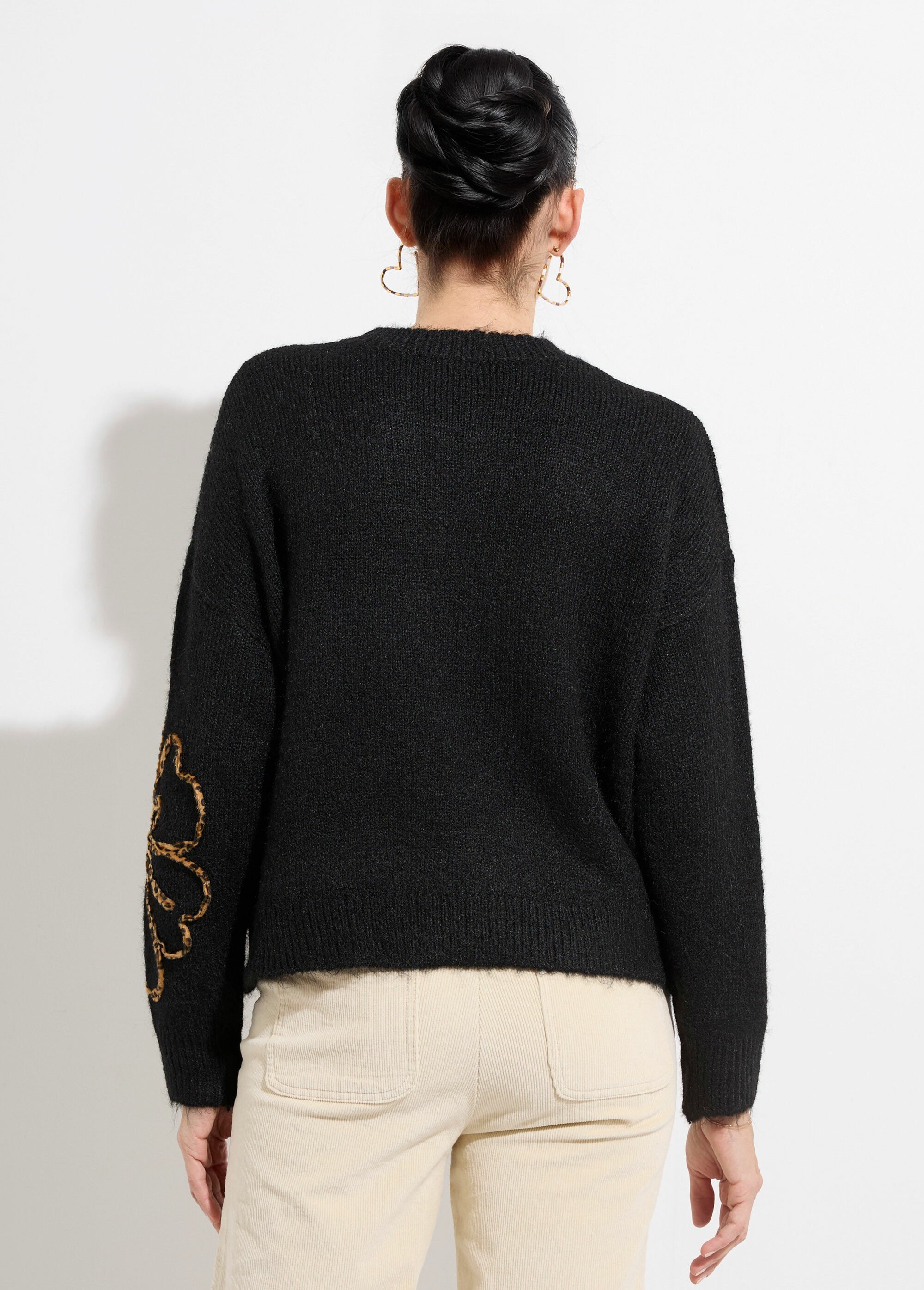 Pull chaud laine, applications fleurs