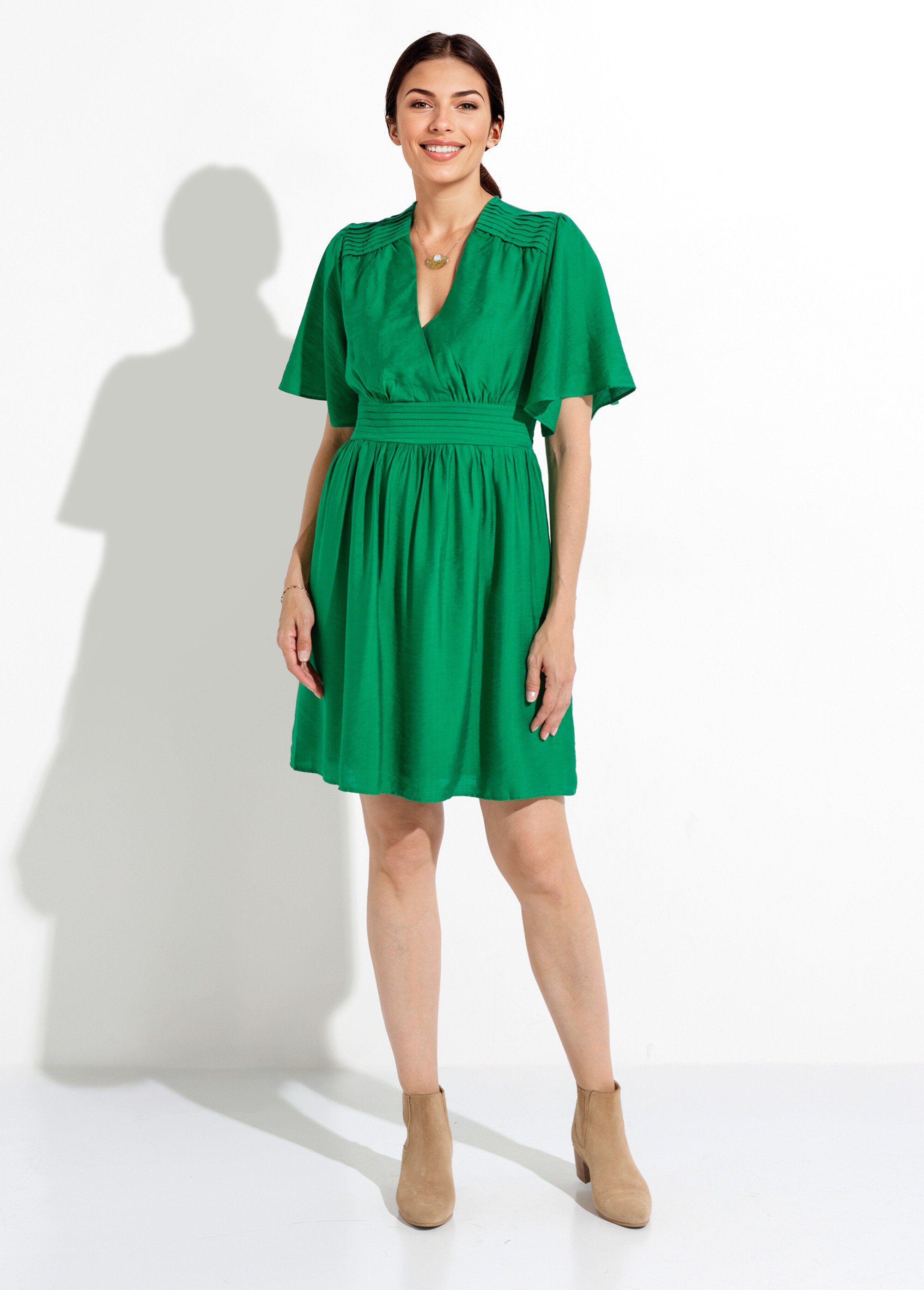 Robe courte taille et épaules plissées Femme Vert MAE-M352-5-1539 FA1