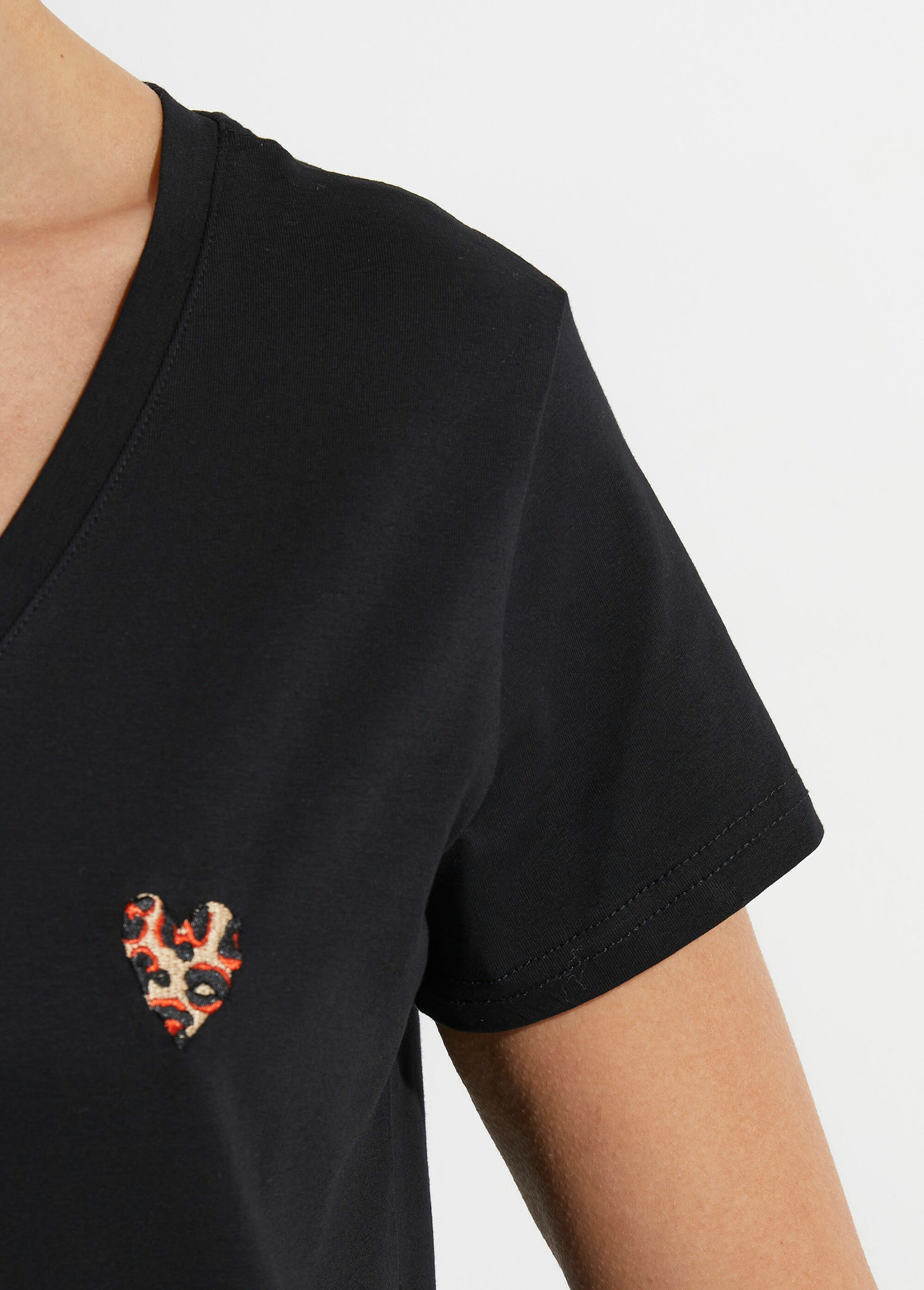 T-shirt col V broderie léopard fluo