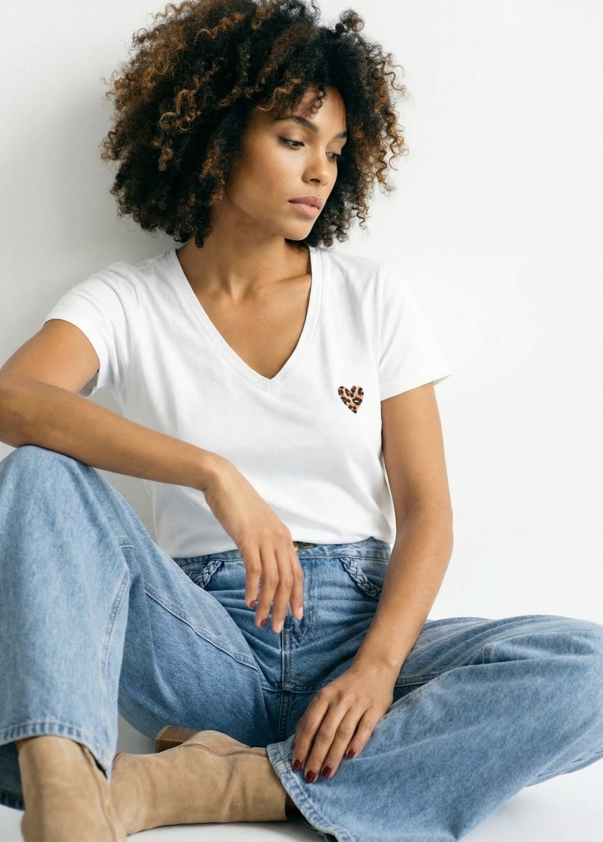 T-shirt col V broderie léopard fluo Femme Blanc IKB-5775 MV1