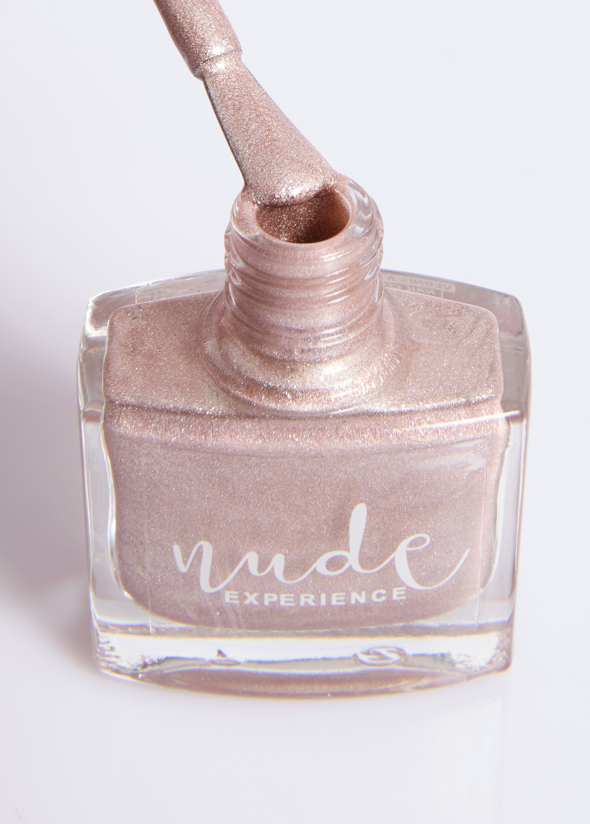 Vernis à ongles nacré, Douceur