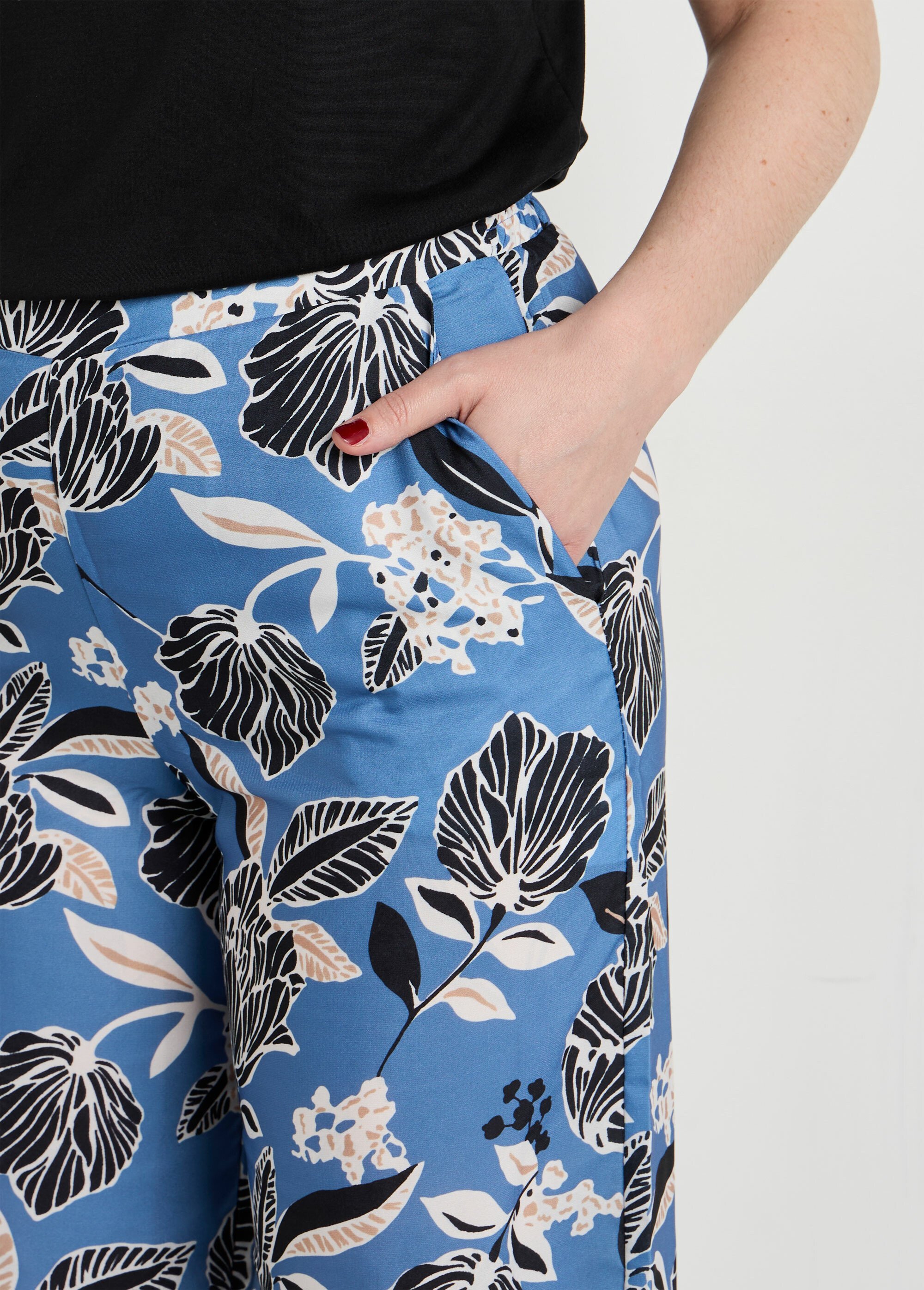Pantalon satiné, motif fleurs d'Orient