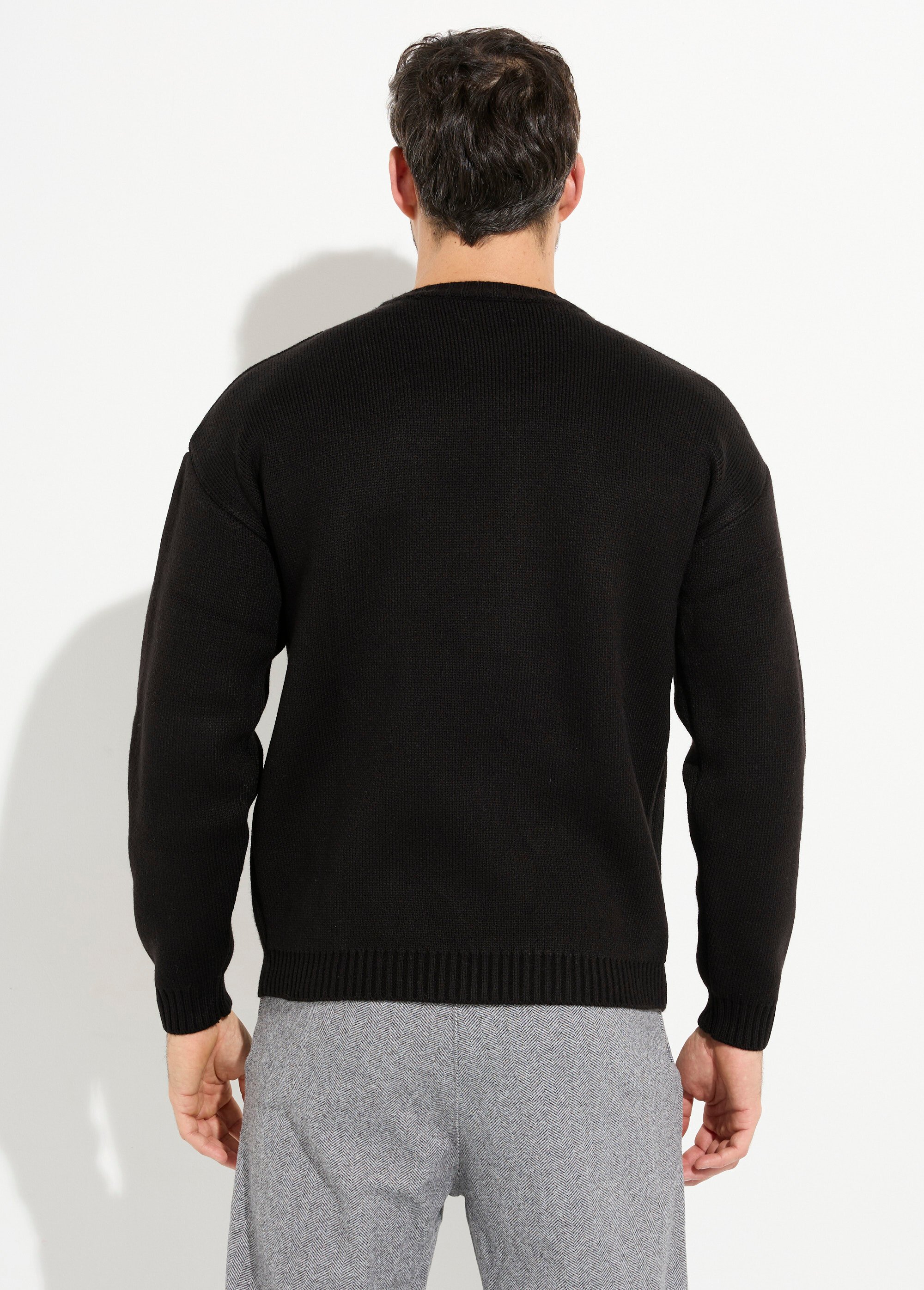 Pull épais col rond et maille torsadée Homme Noir IKALL061003 DO1