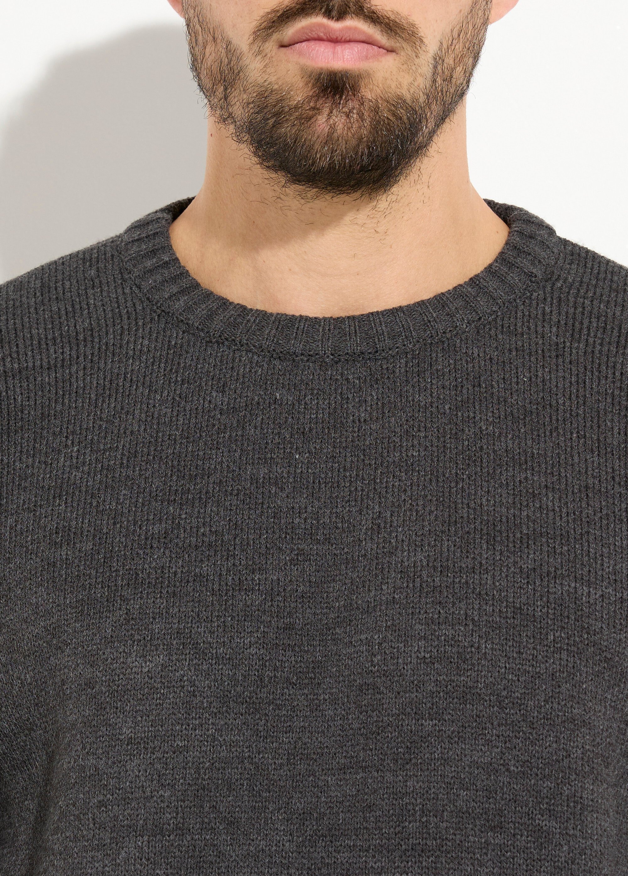 Pull épais col rond et maille torsadée Homme Gris IKALL061003 DE1