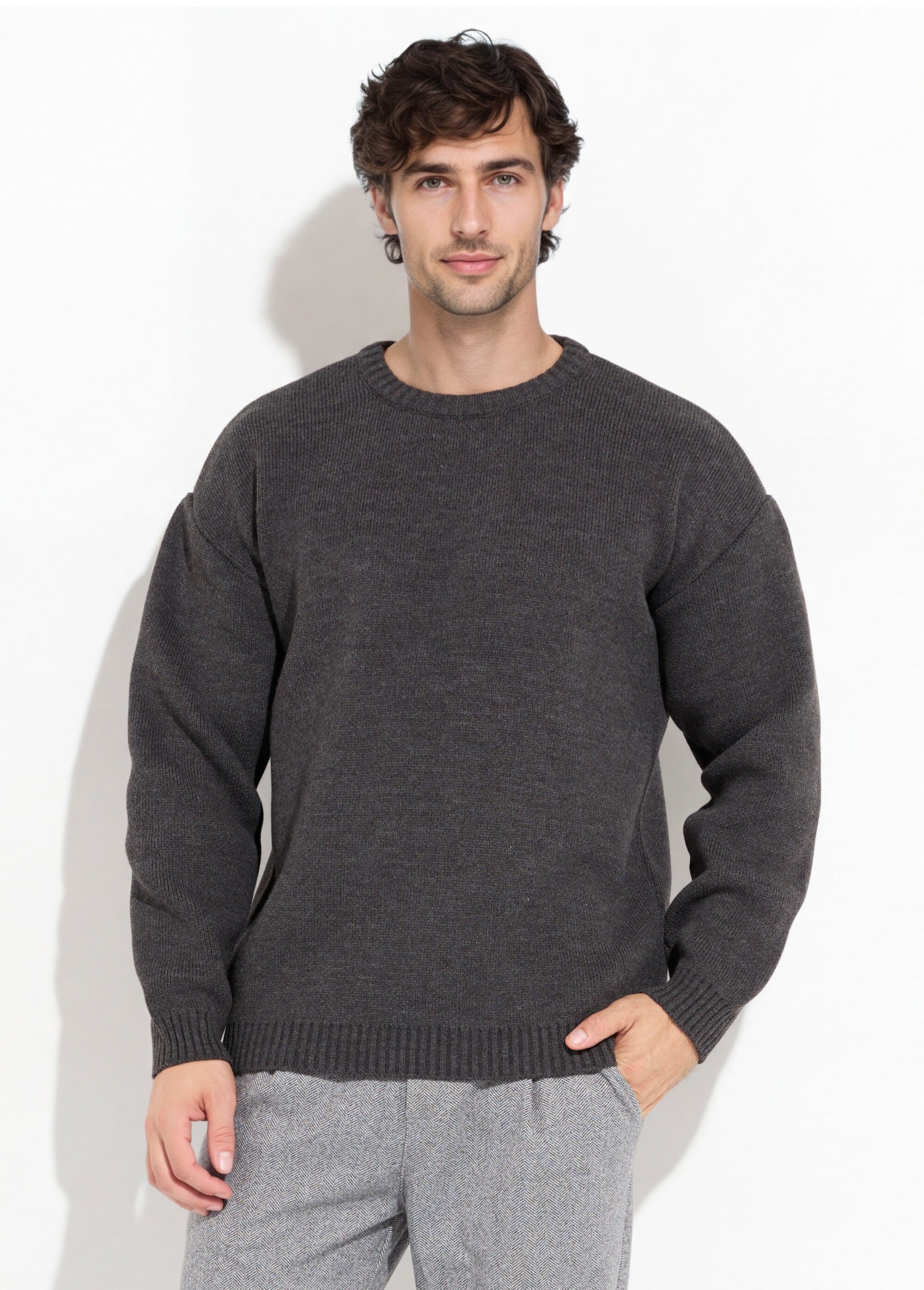 Pull épais col rond et maille torsadée Homme Gris IKALL061003 FA1