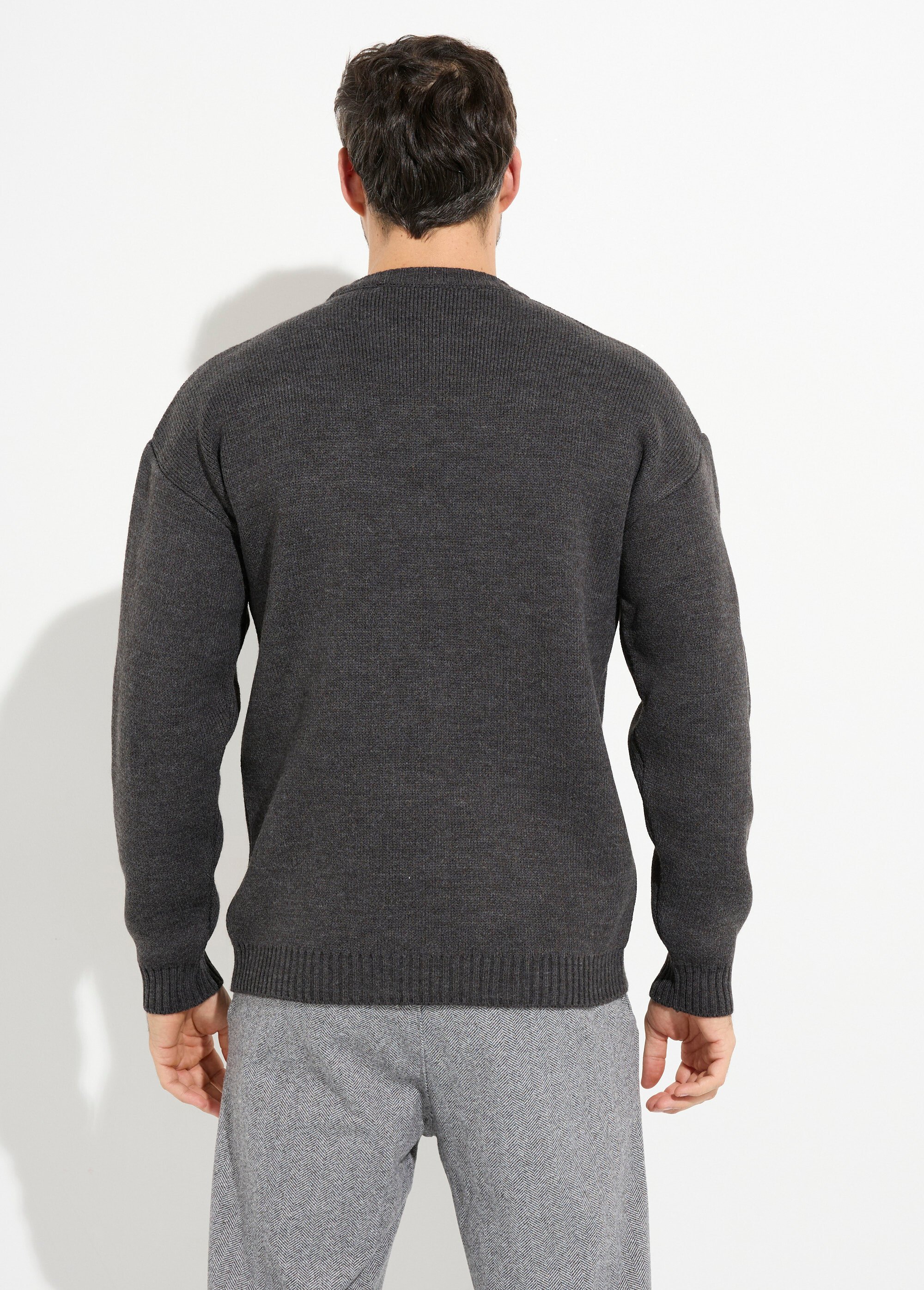 Pull épais en maille avec patch poitrine Homme Gris IKALL061001 DO1