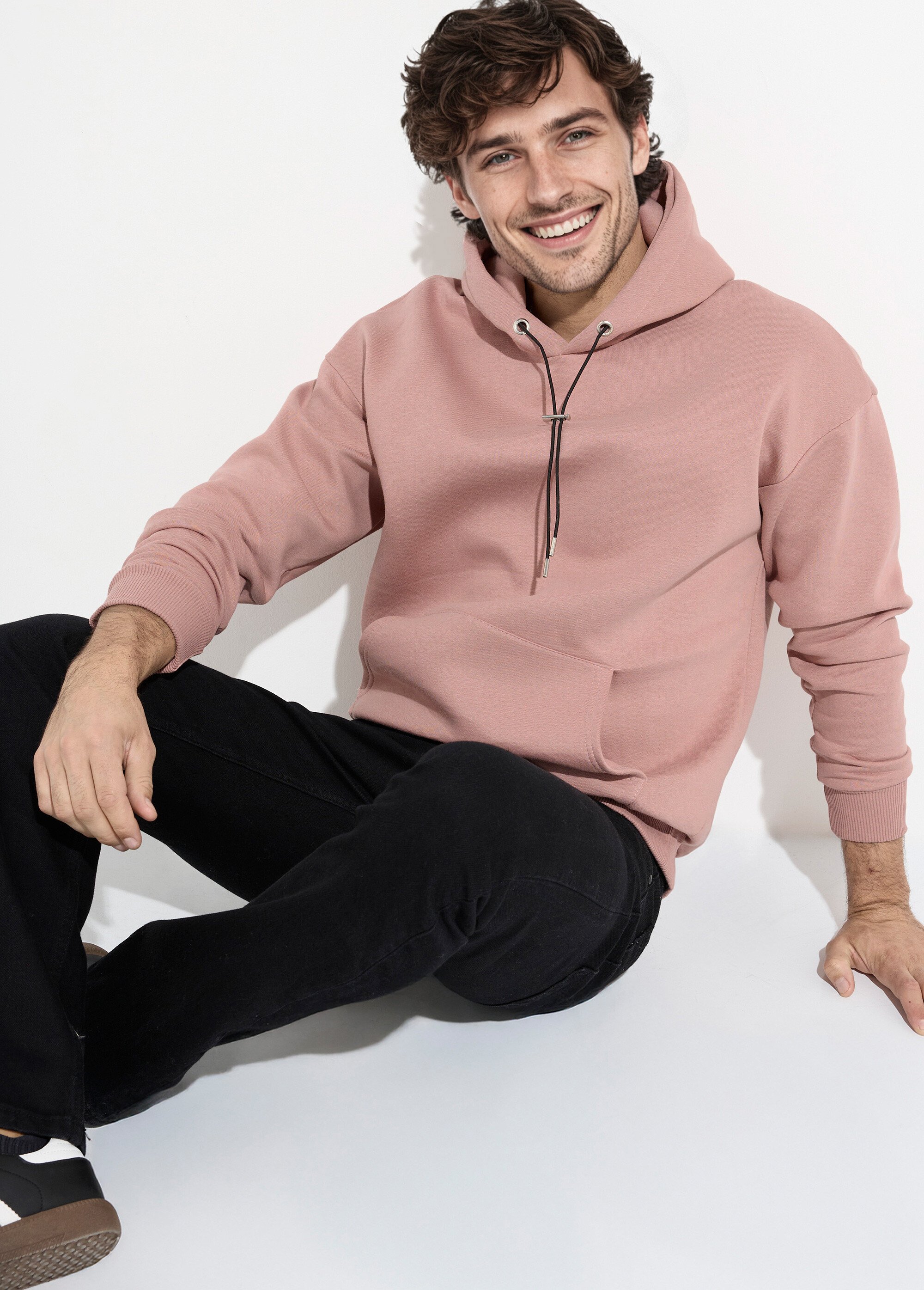 Sweat shirt à capuche et poche kangourou