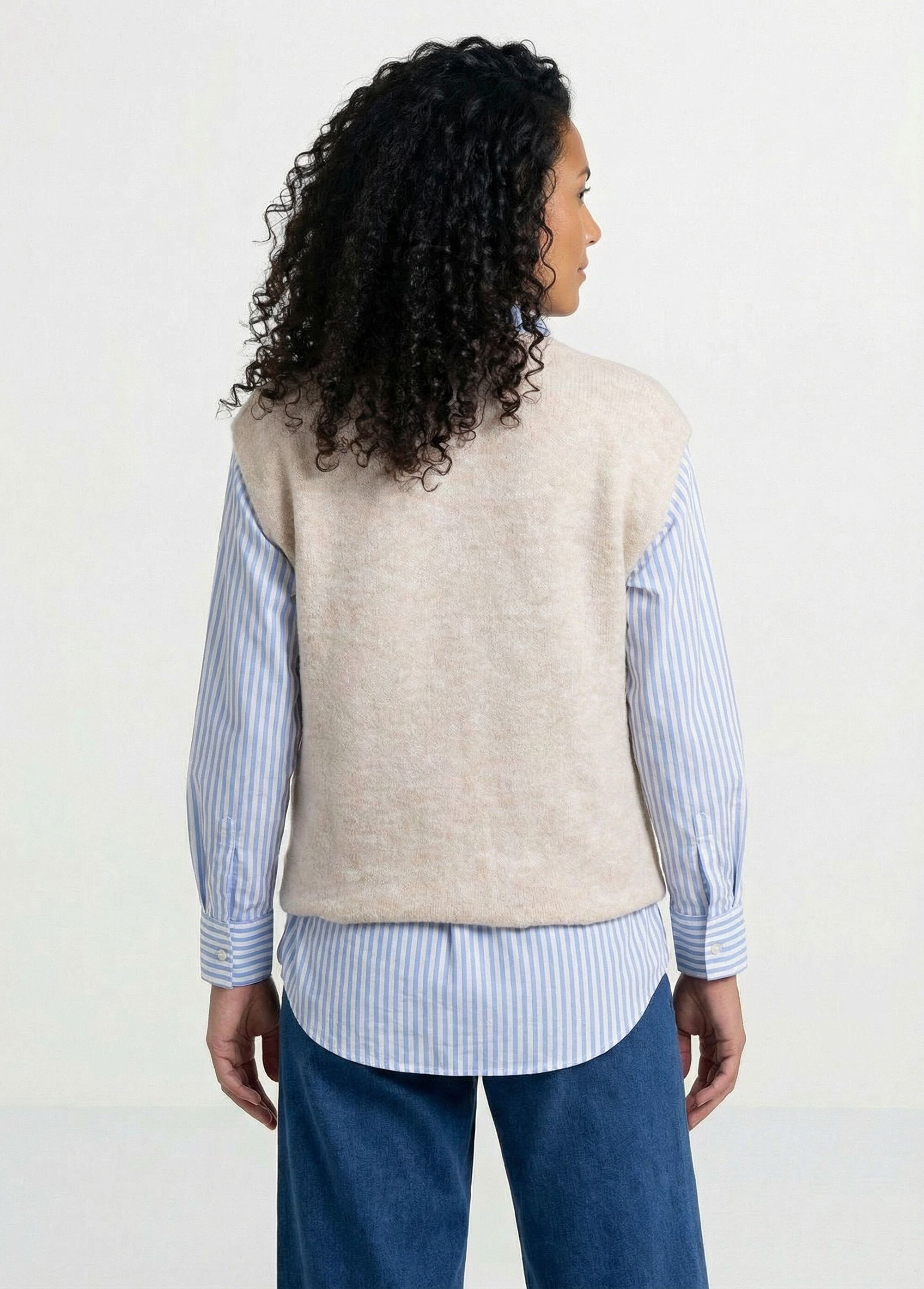 Gilet sans manches boutons dorés maille bouclette