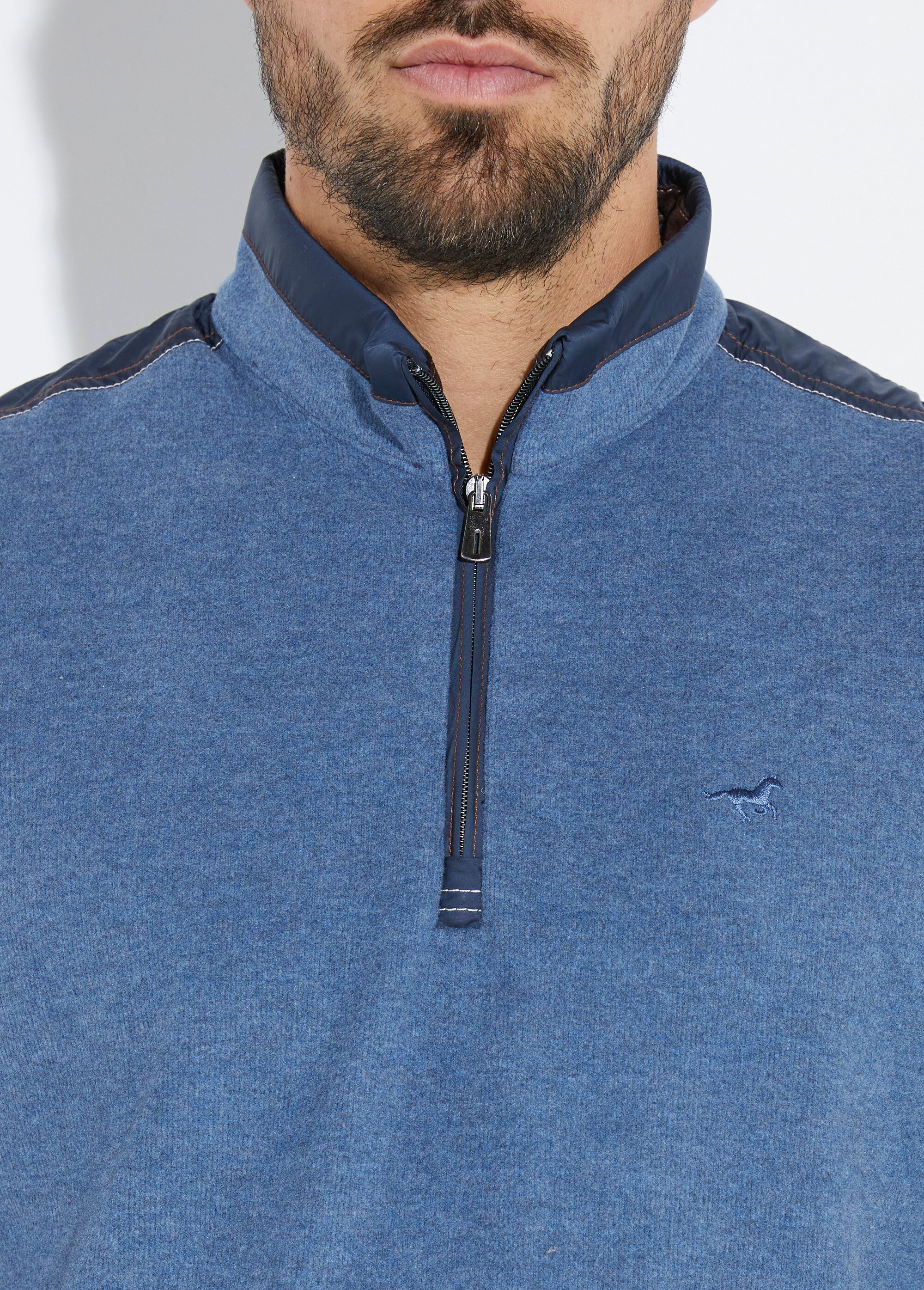 Pull avec col zippé et détails bimatière