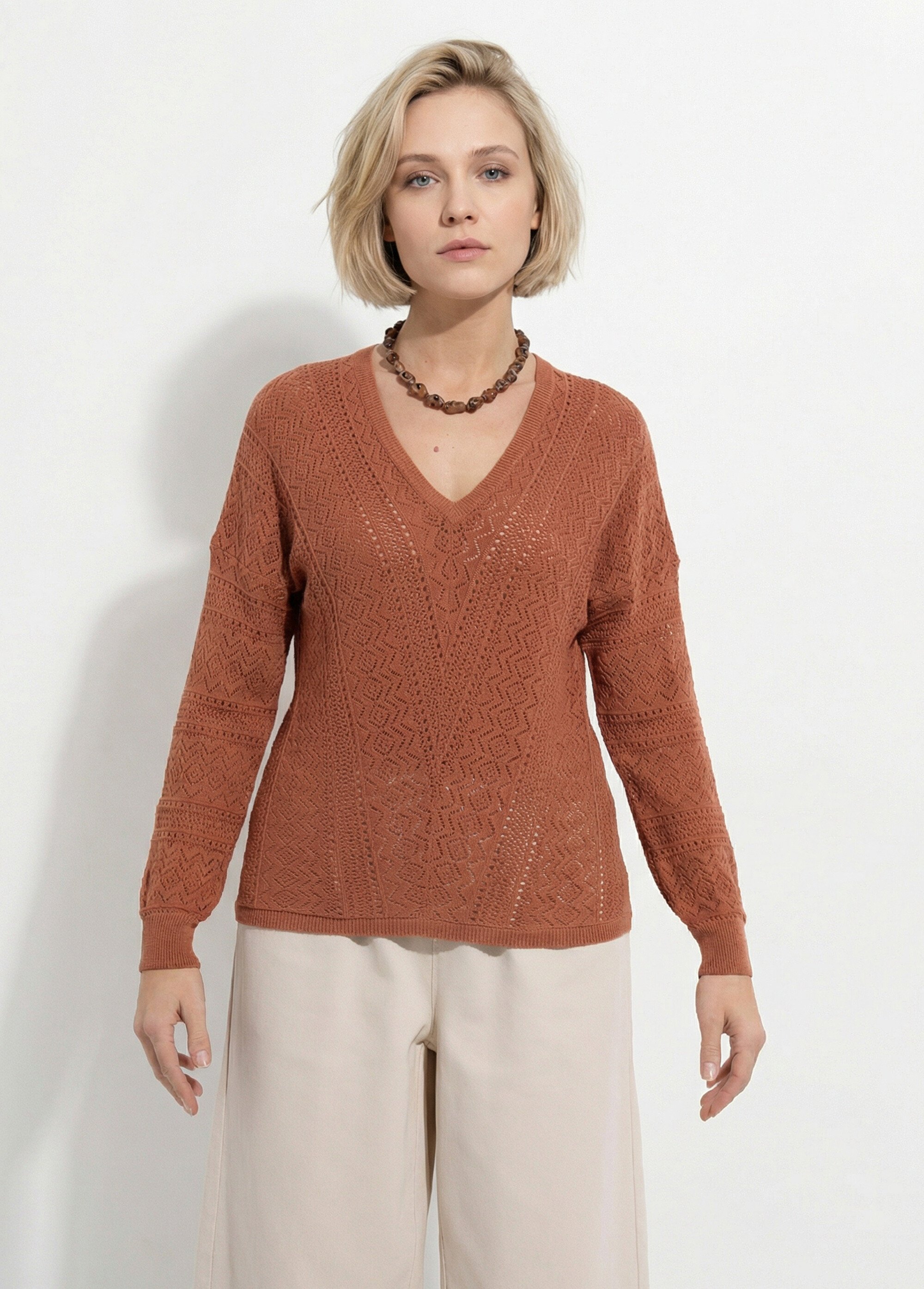 Pull doux col V maille ajourée avec fibres recyclées Femme Marron MERISE FA1
