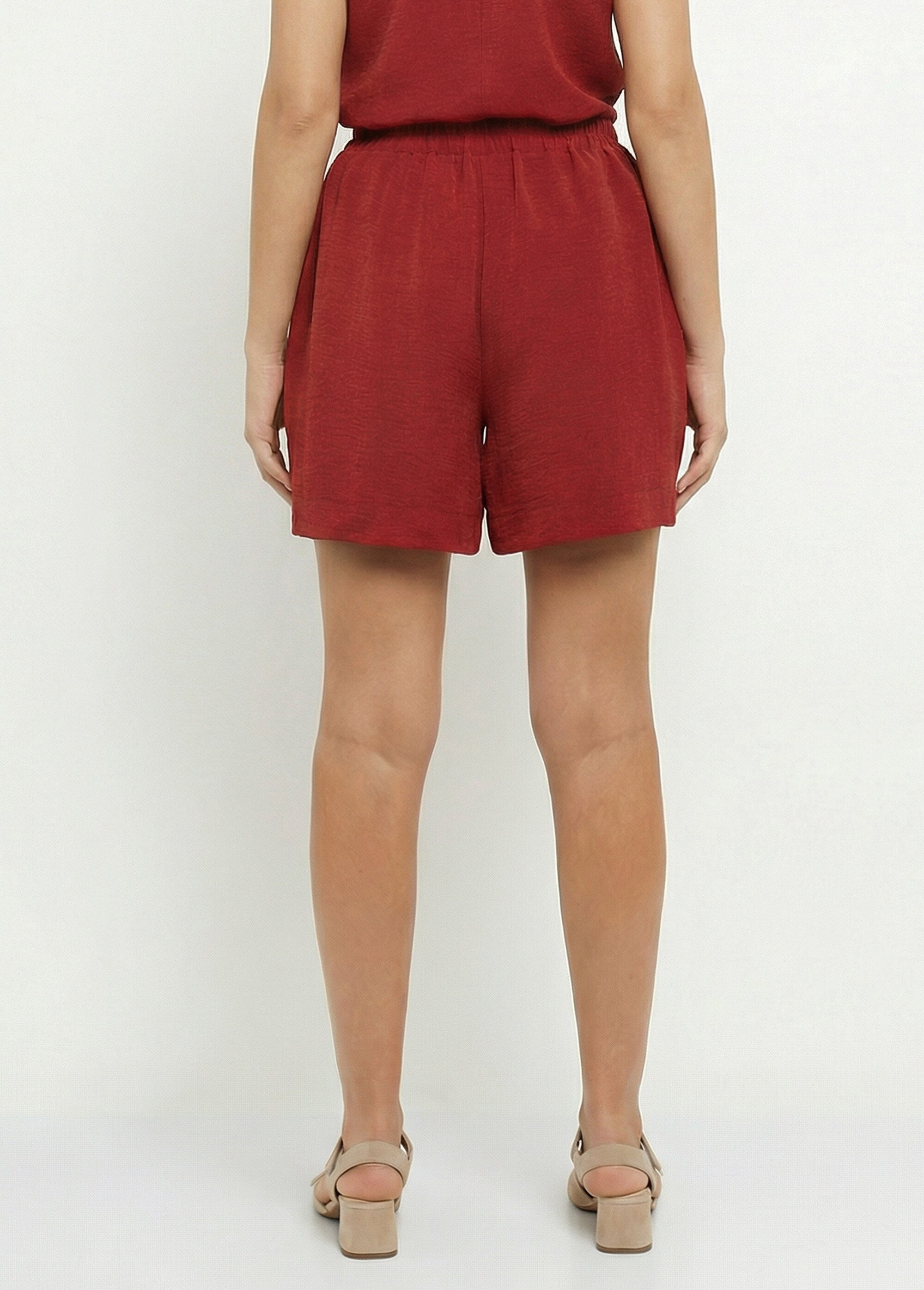 Short souple texturé, noué à la taille