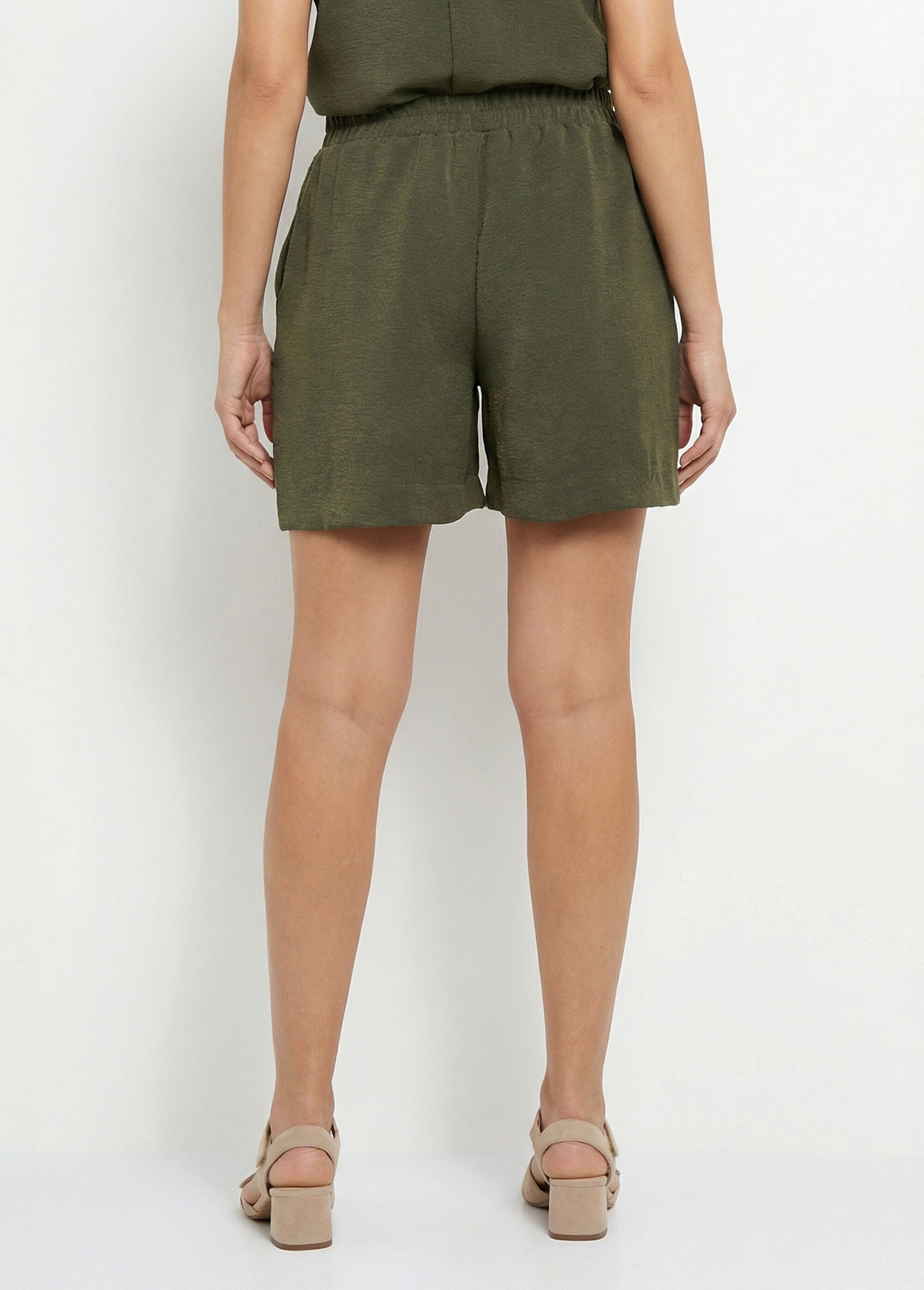 Short souple texturé, noué à la taille