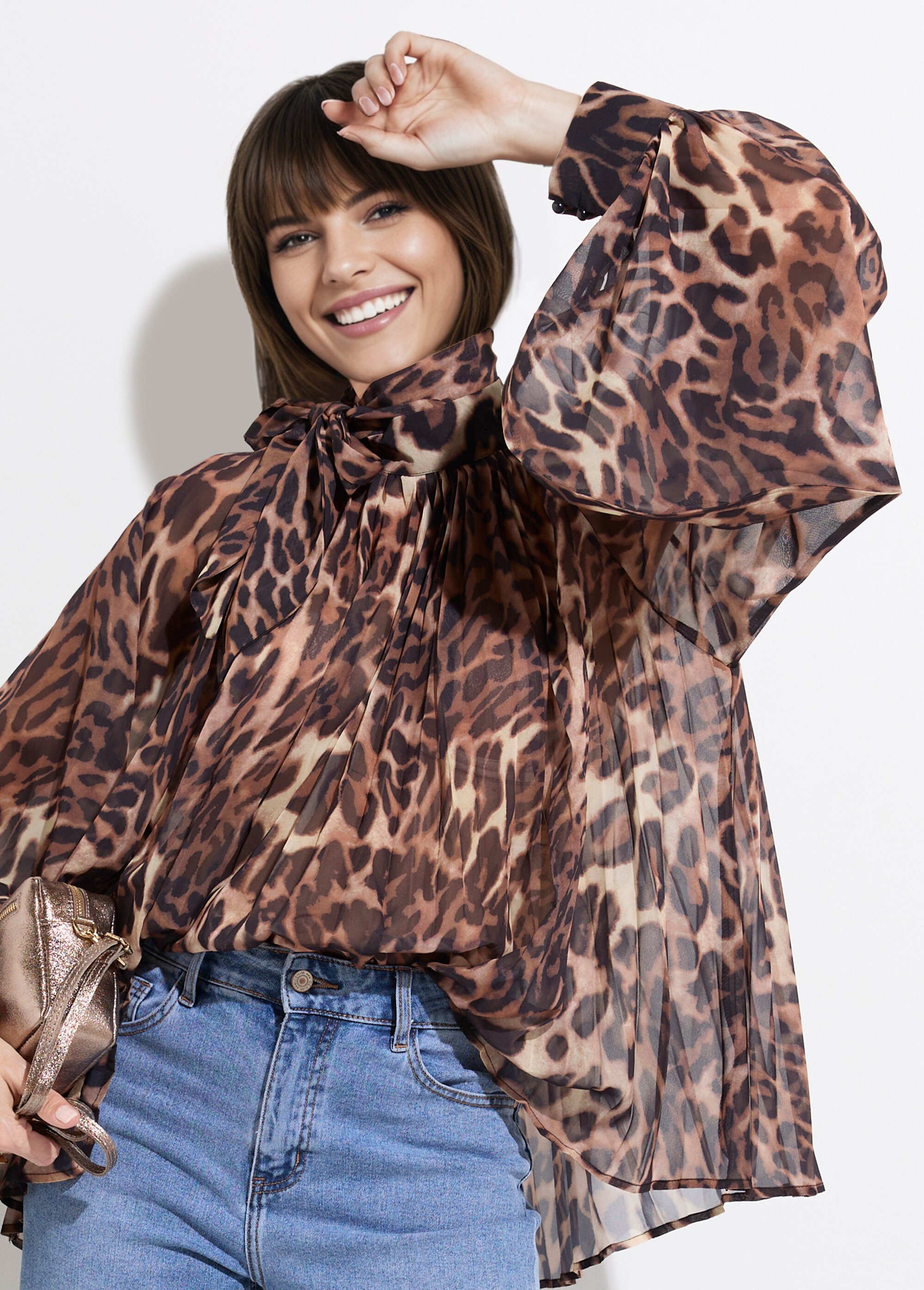 Chemisier léopard et manches bouffantes