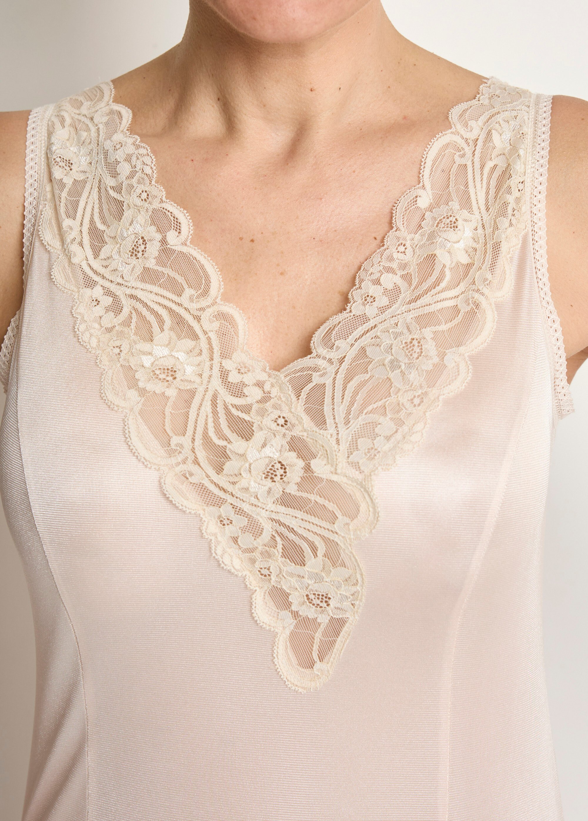 Fond de robe dentelle de Calais antistatique Femme Rose SABORD DE1
