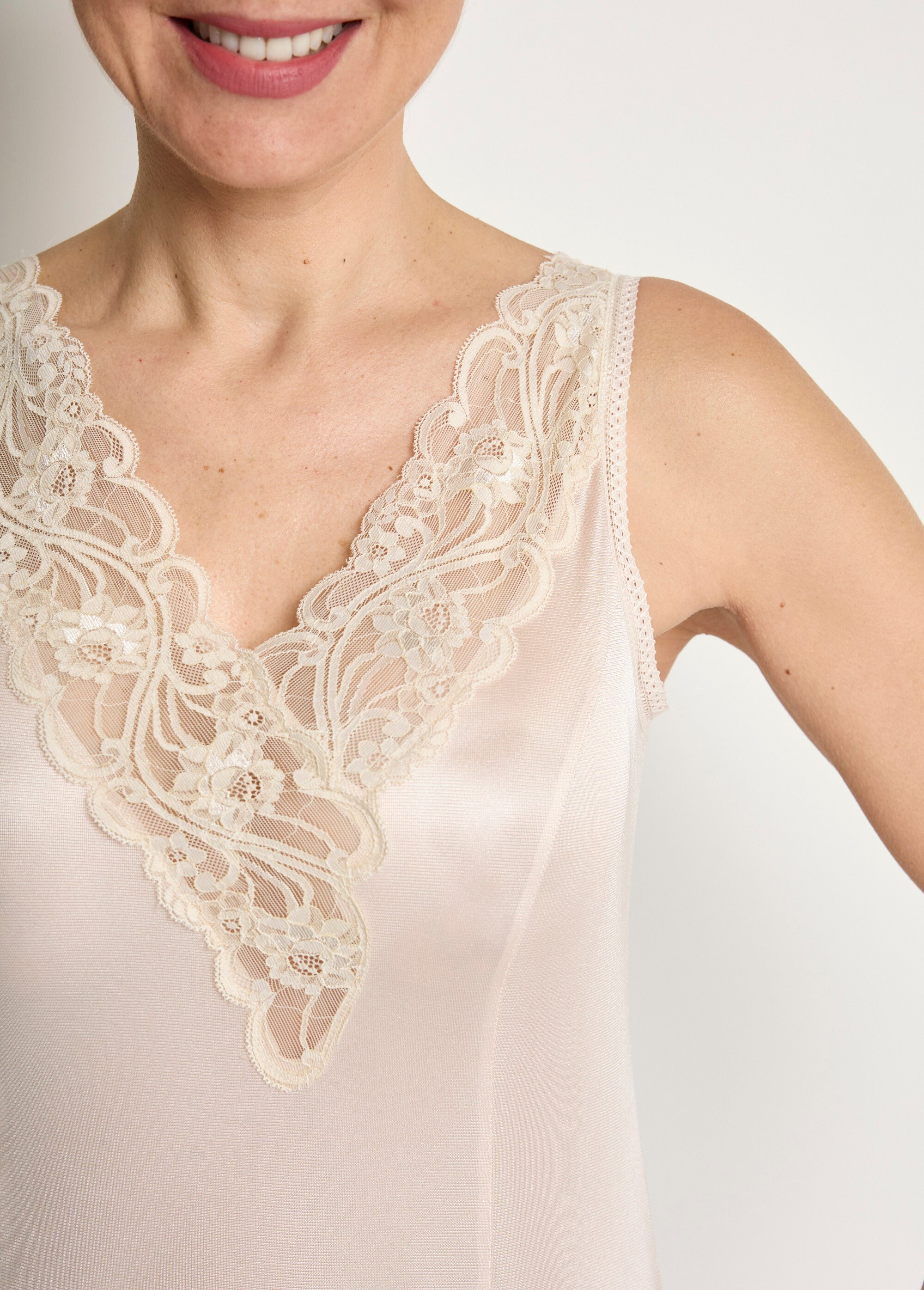 Fond de robe dentelle de Calais antistatique Femme Rose SABORD DE2