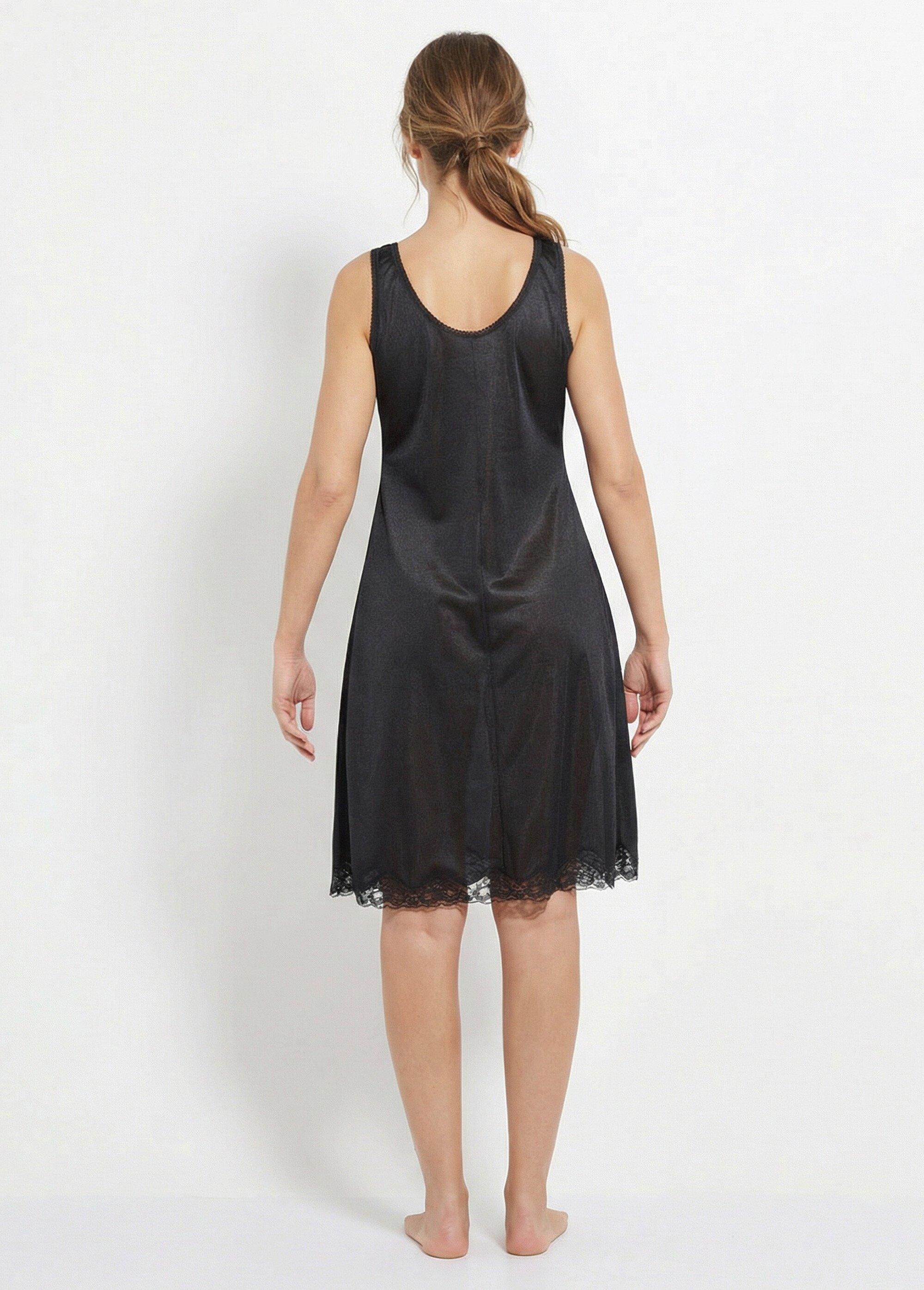 Fond de robe satiné antistatique et dentelle