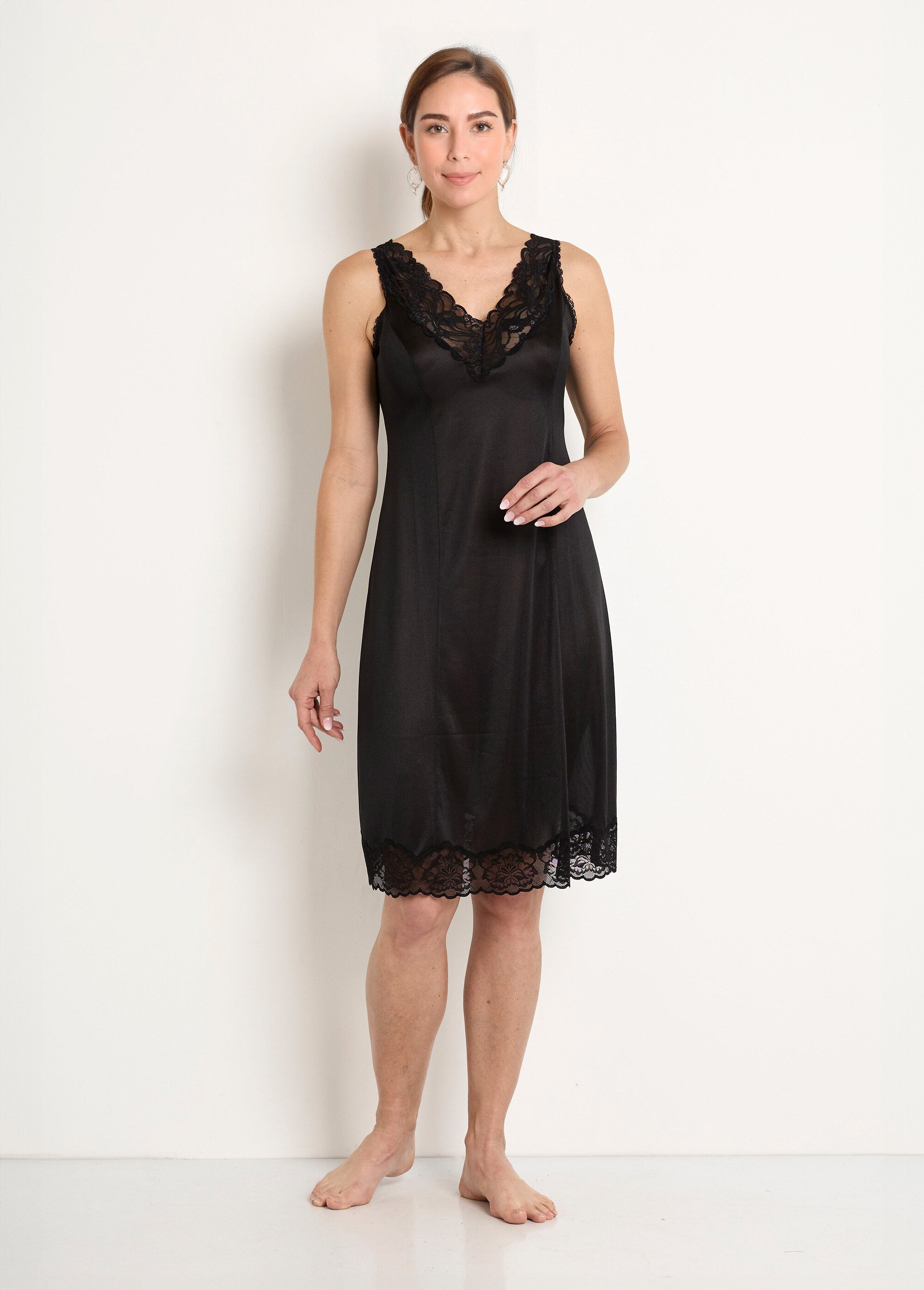 Fond de robe satiné antistatique et dentelle