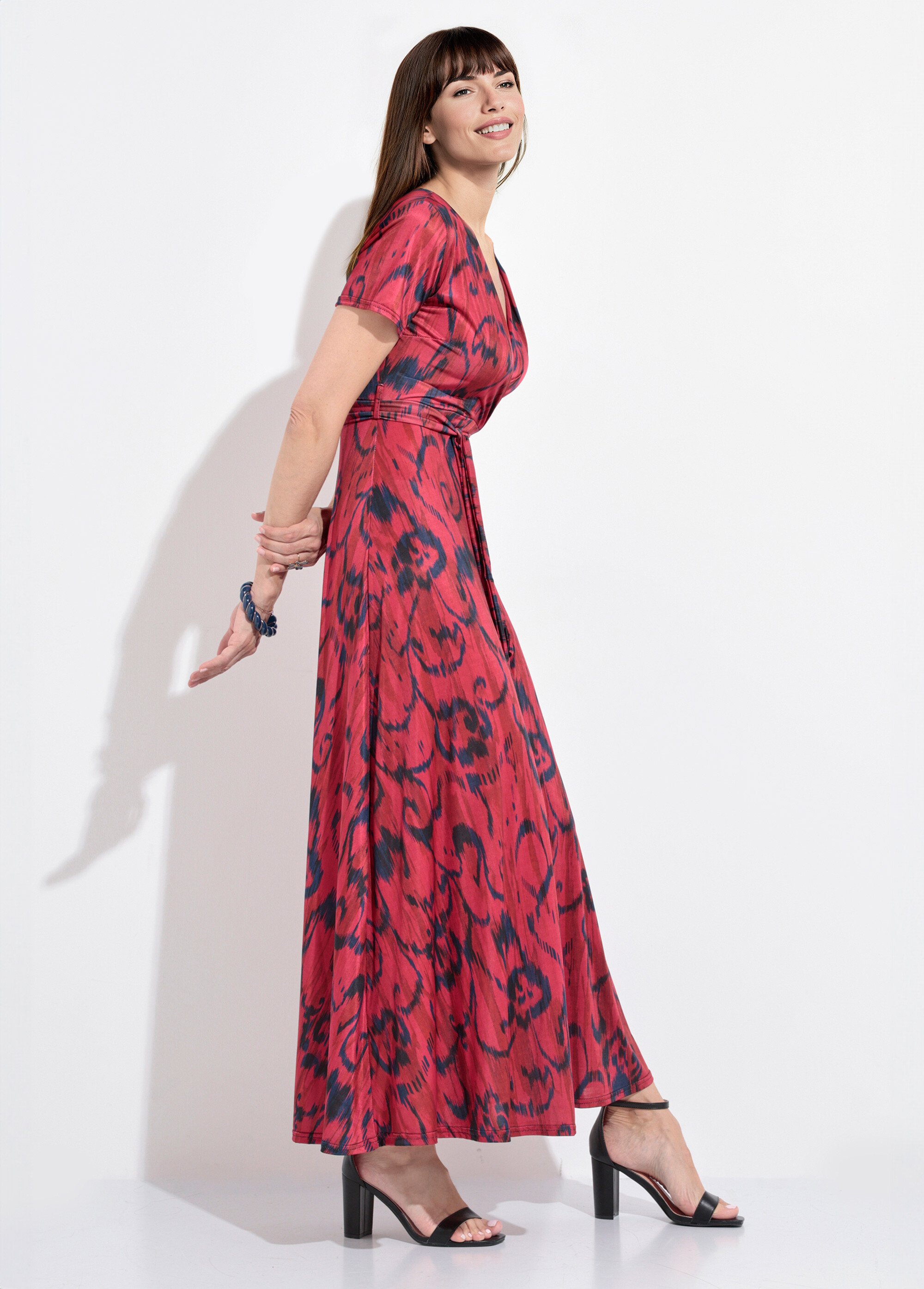 Robe longue, col V cache-cœur ceinturée