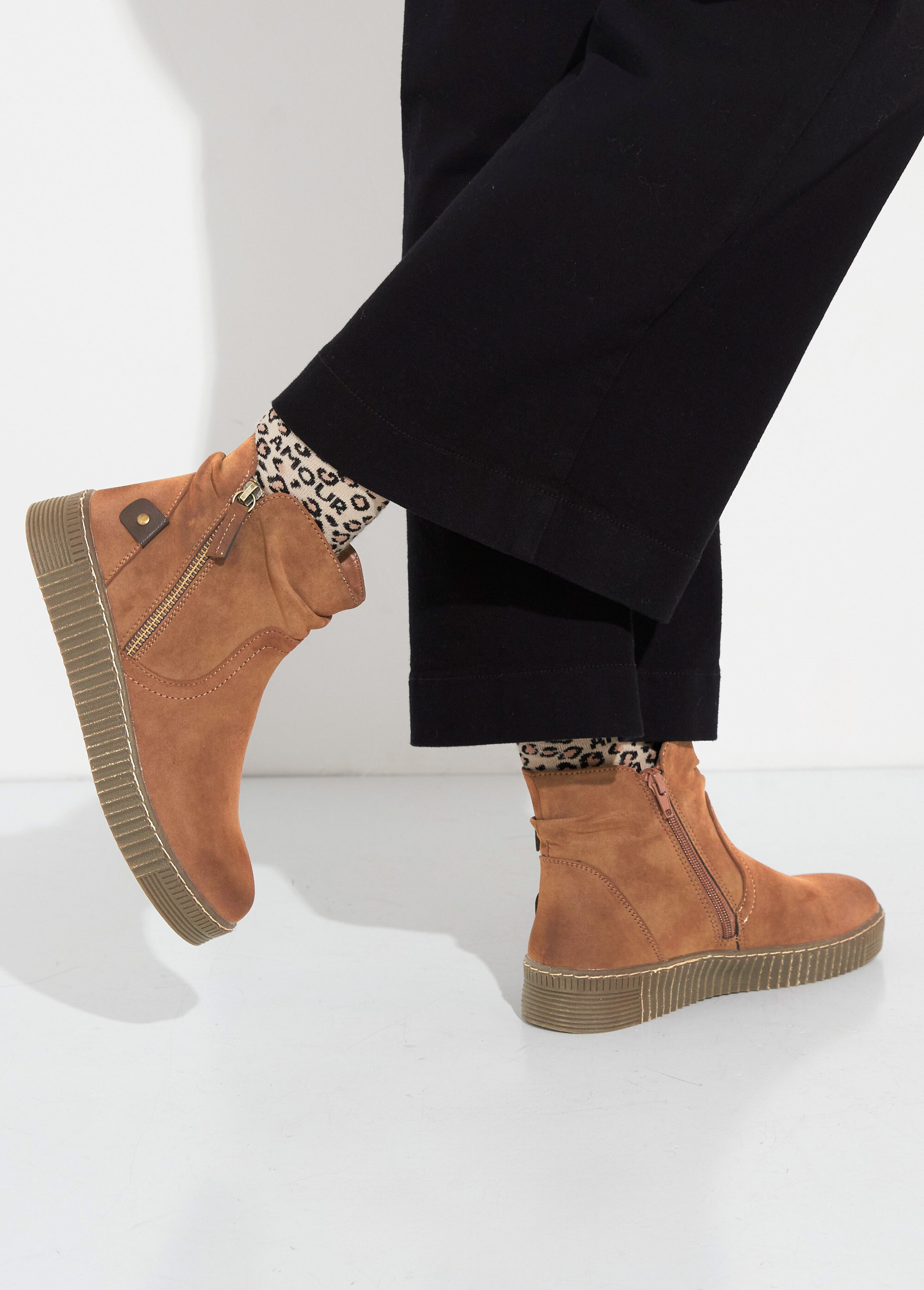 Boots suédées avec semelle compensée Femme Beige JPTDF-5302 SF1
