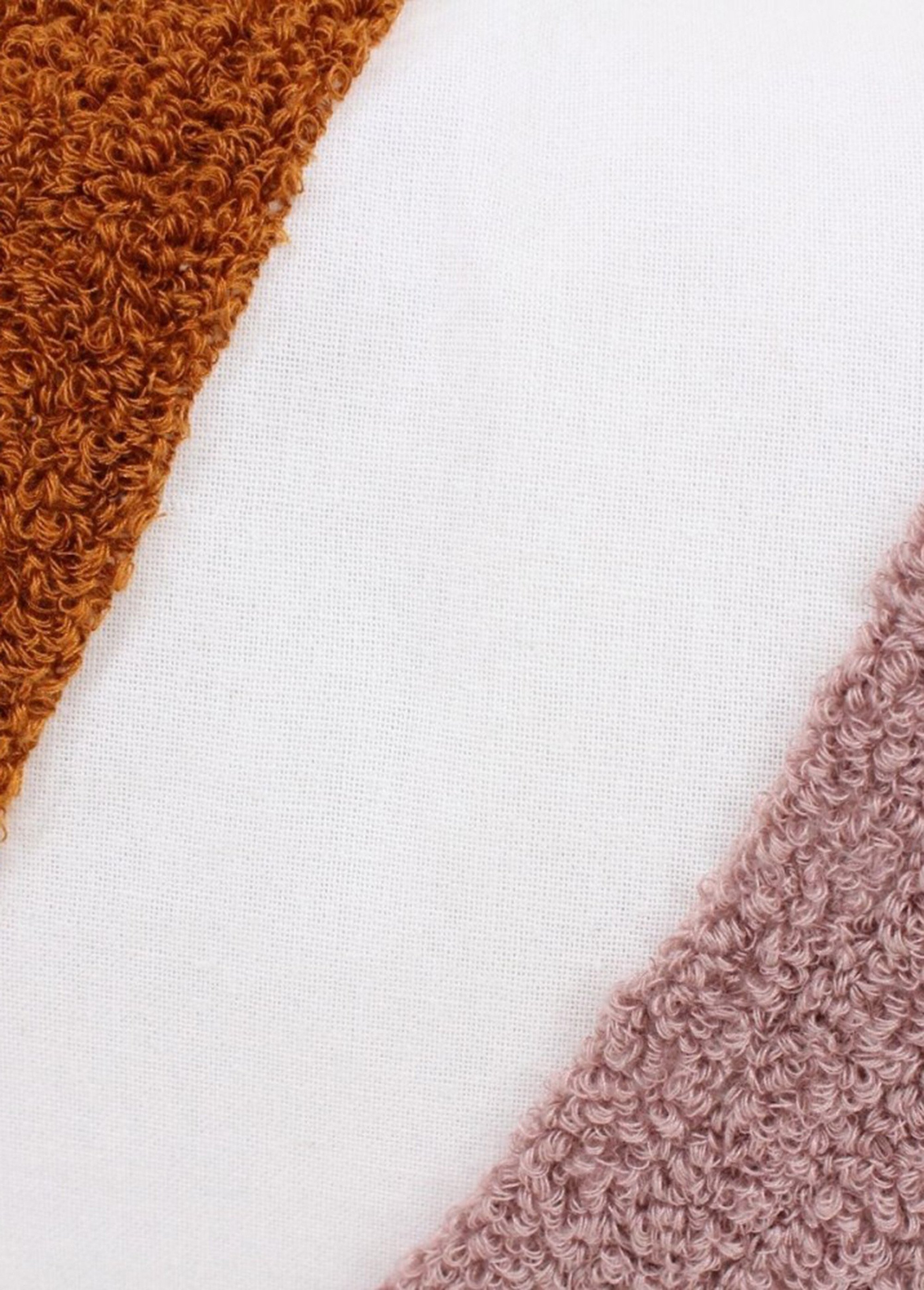 Coussin aspect bouclette, motif fantaisie