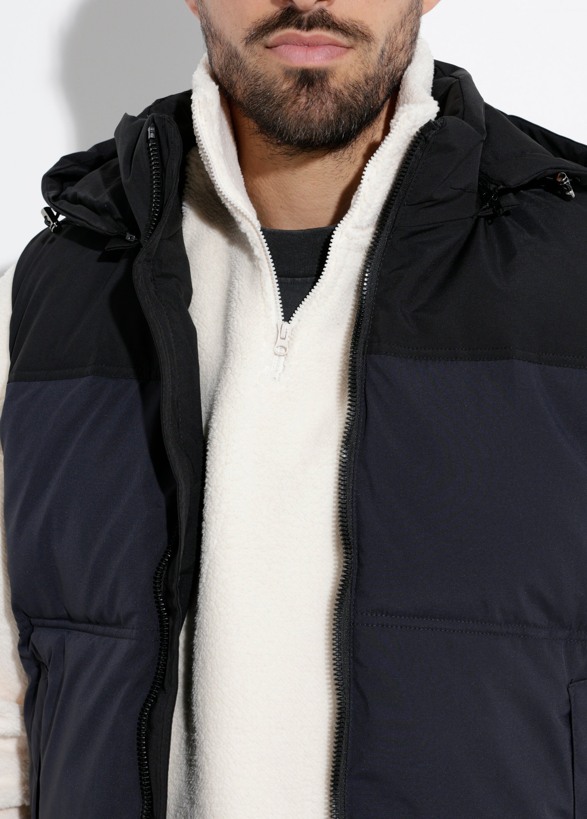 Doucoune matelassée sans manches à capuche