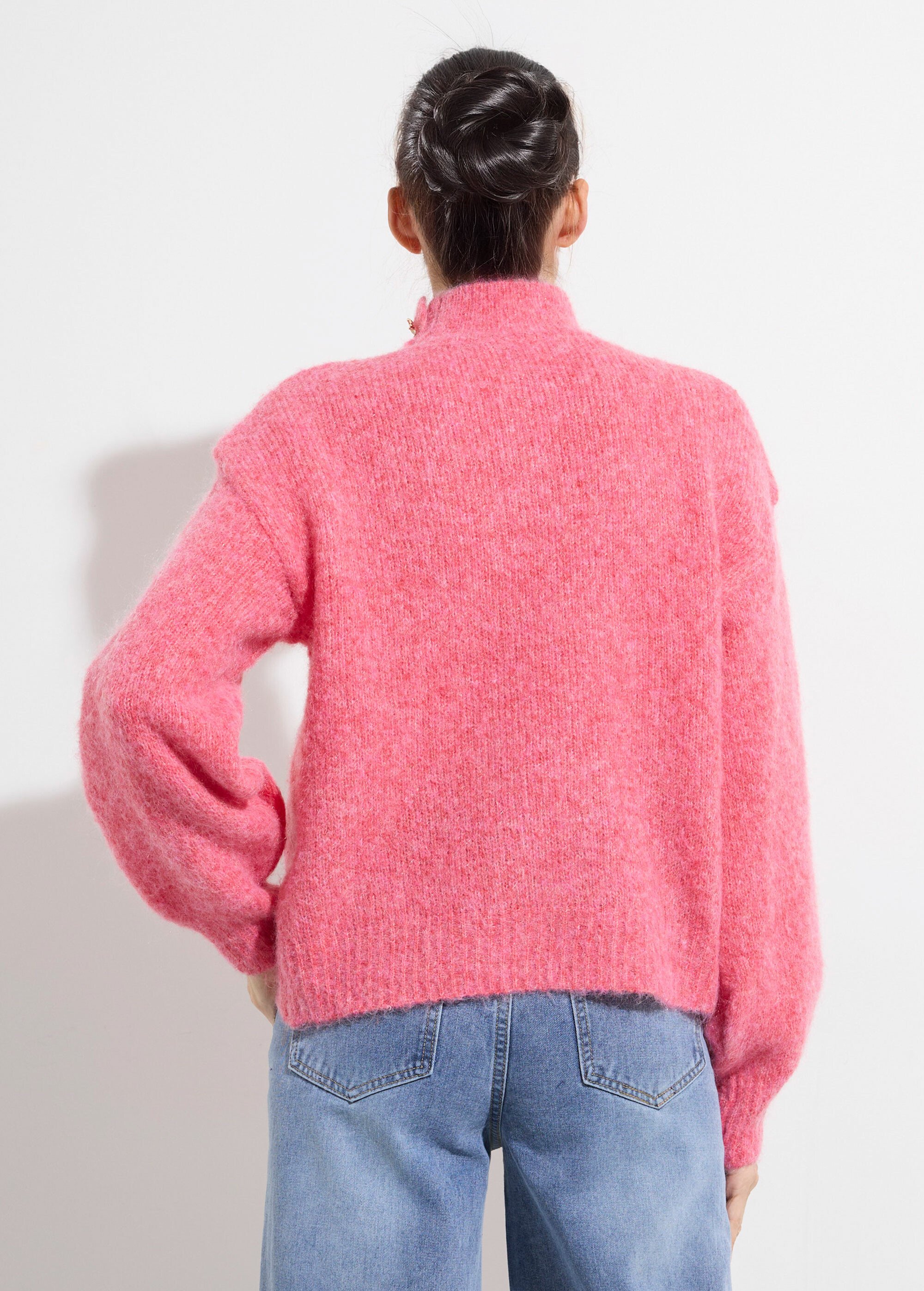 Pull col montant avec boutons bijou