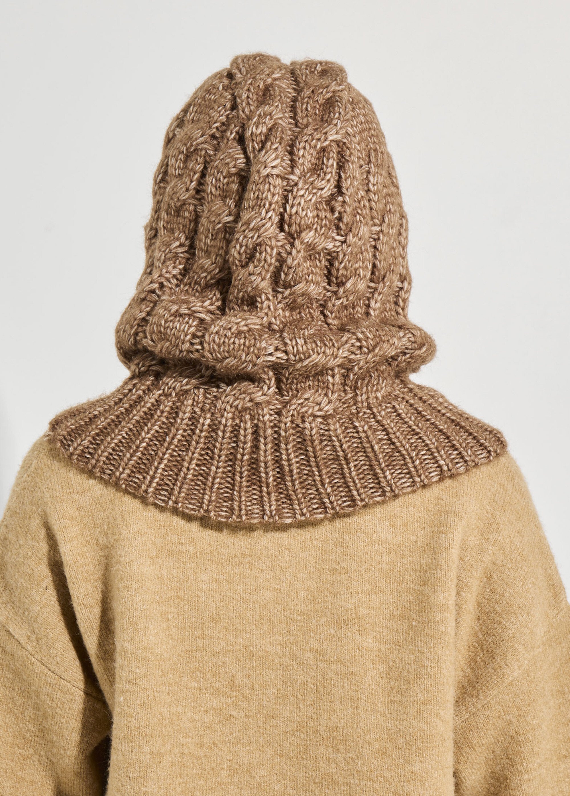 Cagoule chaude en maille tressée chinée