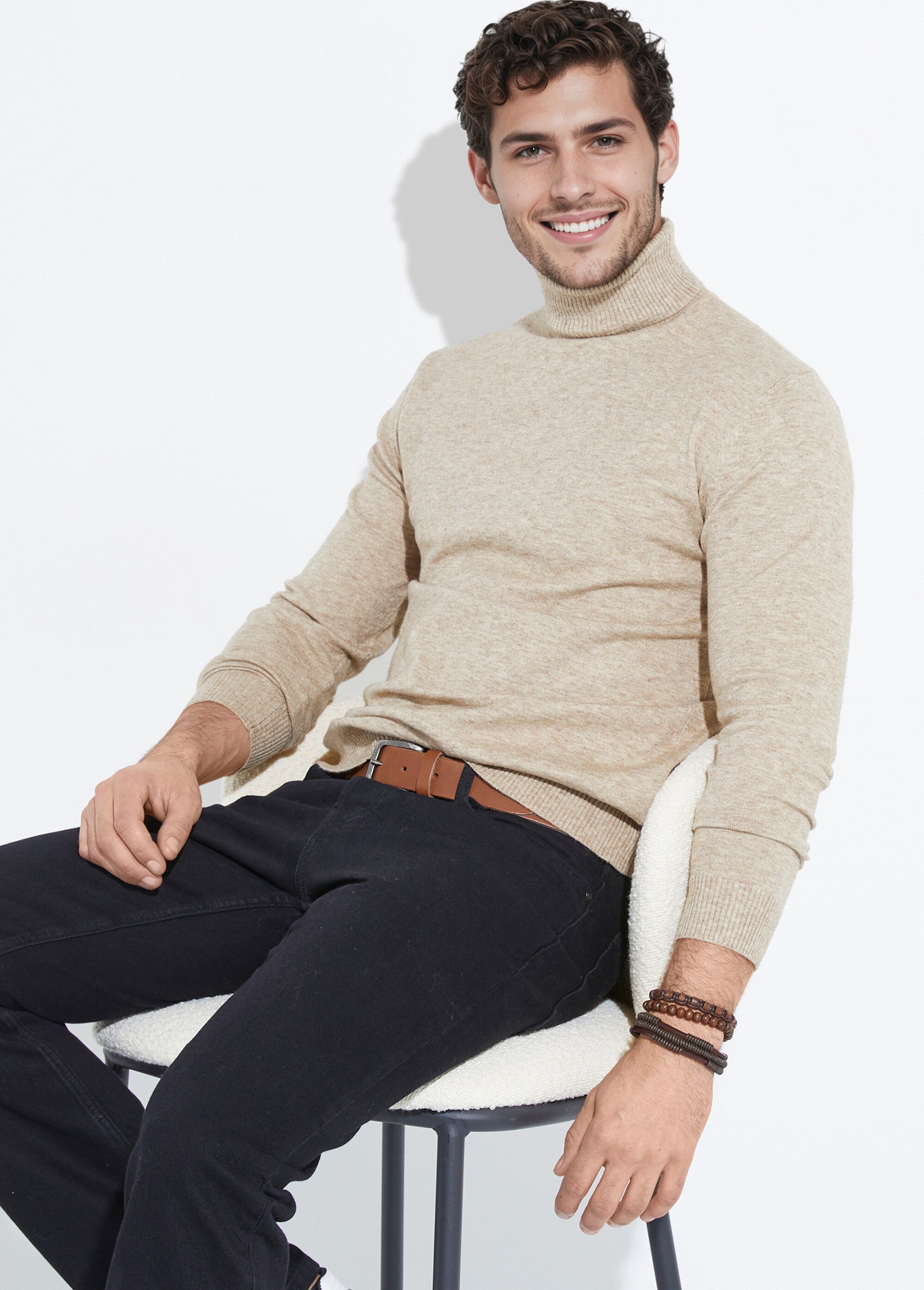 Pull col roulé en maille fine jauge