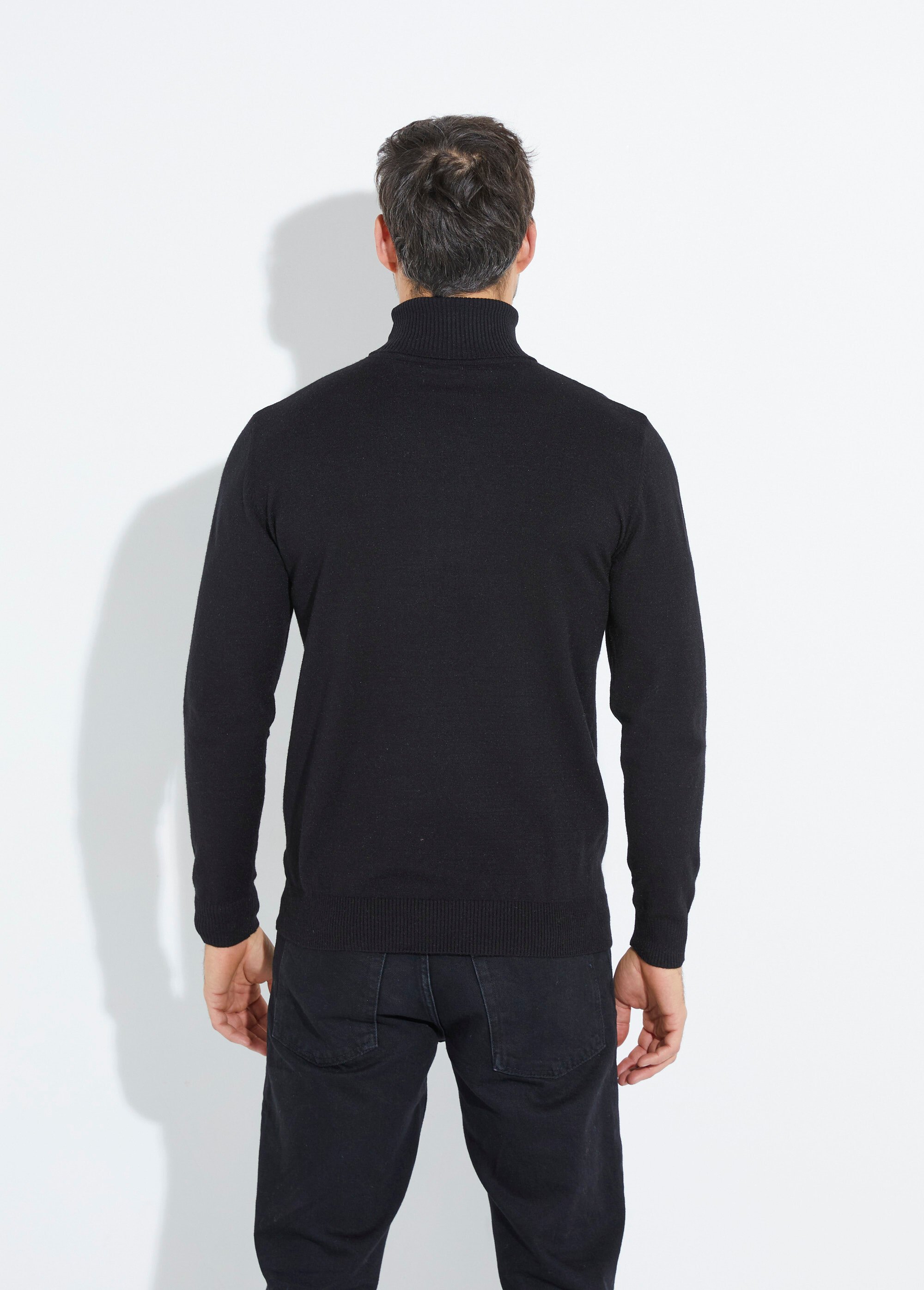 Pull col roulé en maille fine jauge Homme Noir YVEYE-6741 DO1