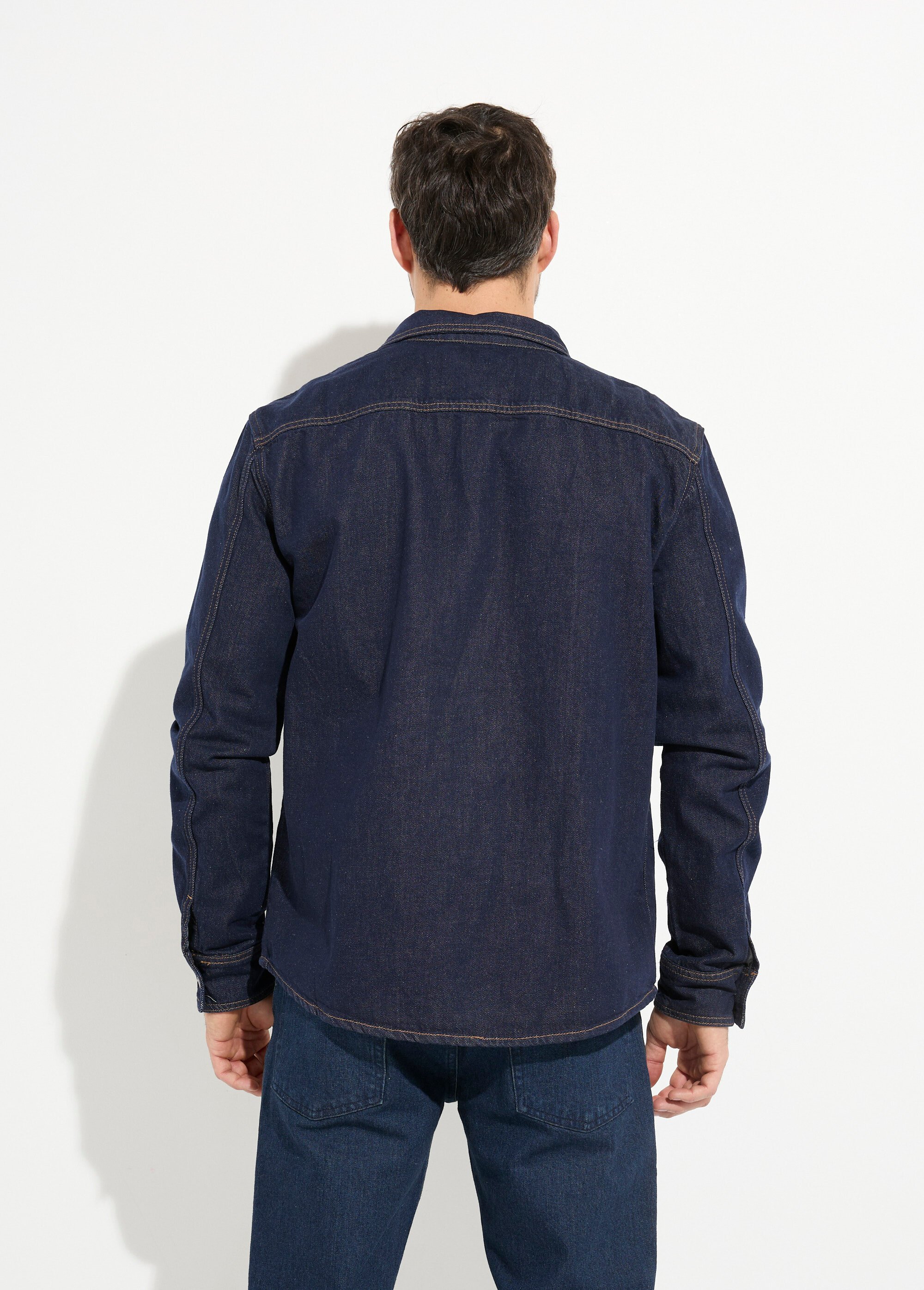 Chemise en jean brut et poches plaquées