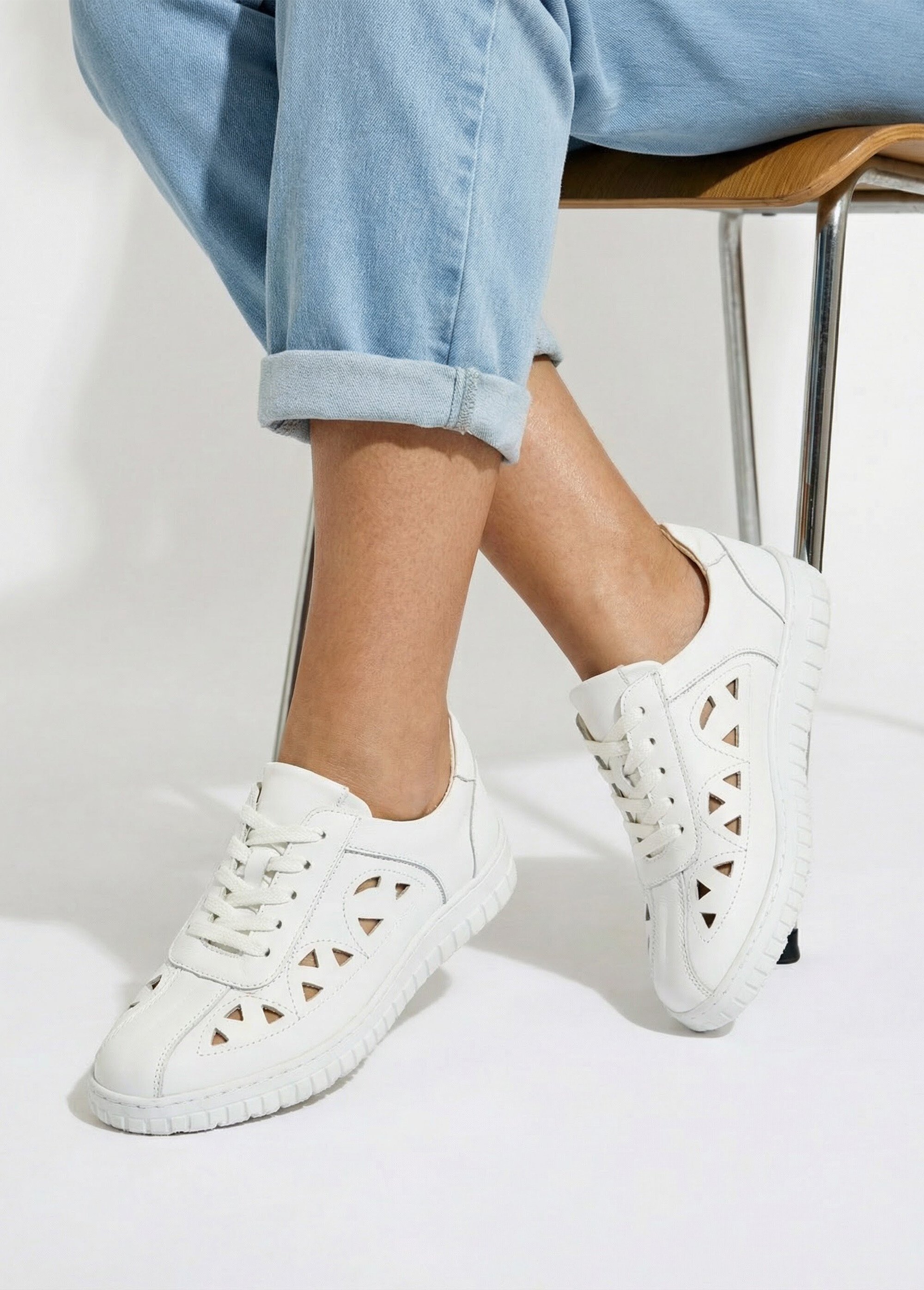 Derbies à lacets cuir largeur confort perforées Femme Blanc OKAIDO SI1